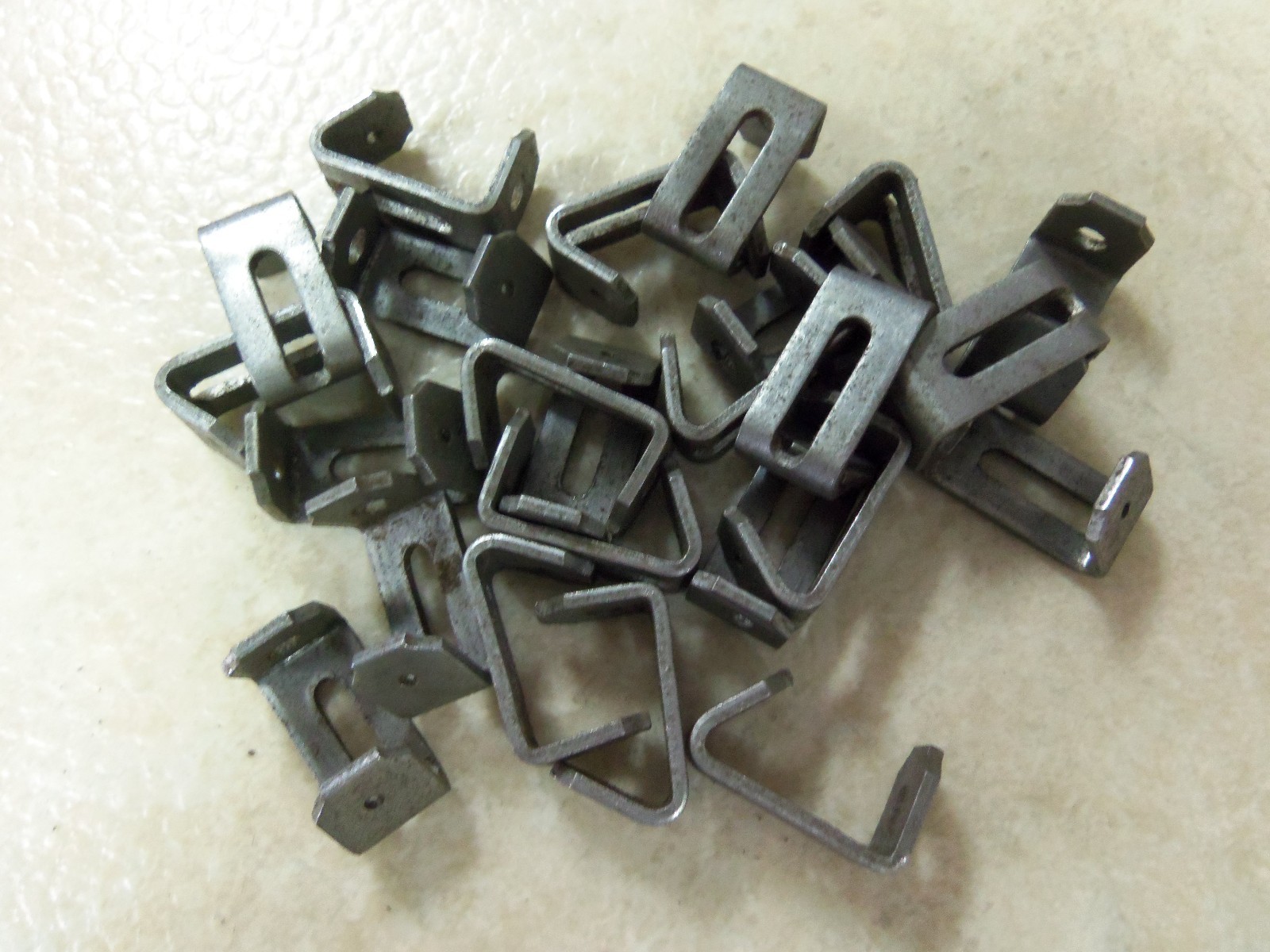 24 1/16 Berkshire Sure Locks Traps Trapping Snares Snare Locks Snaring (2 Dozen)