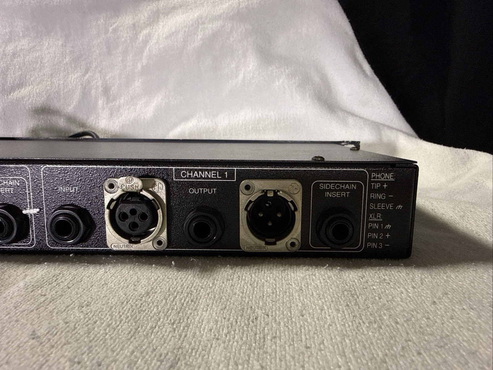 DBX 166 Over Easy Compressor with Gate and Peakstop Gain Reduction Rack Mount