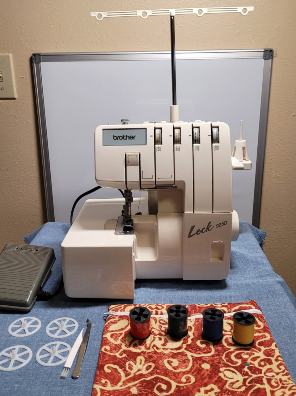 Brother Lock 925D Overlock Serger with Pedal/Power Cord - TESTED AND WORKING