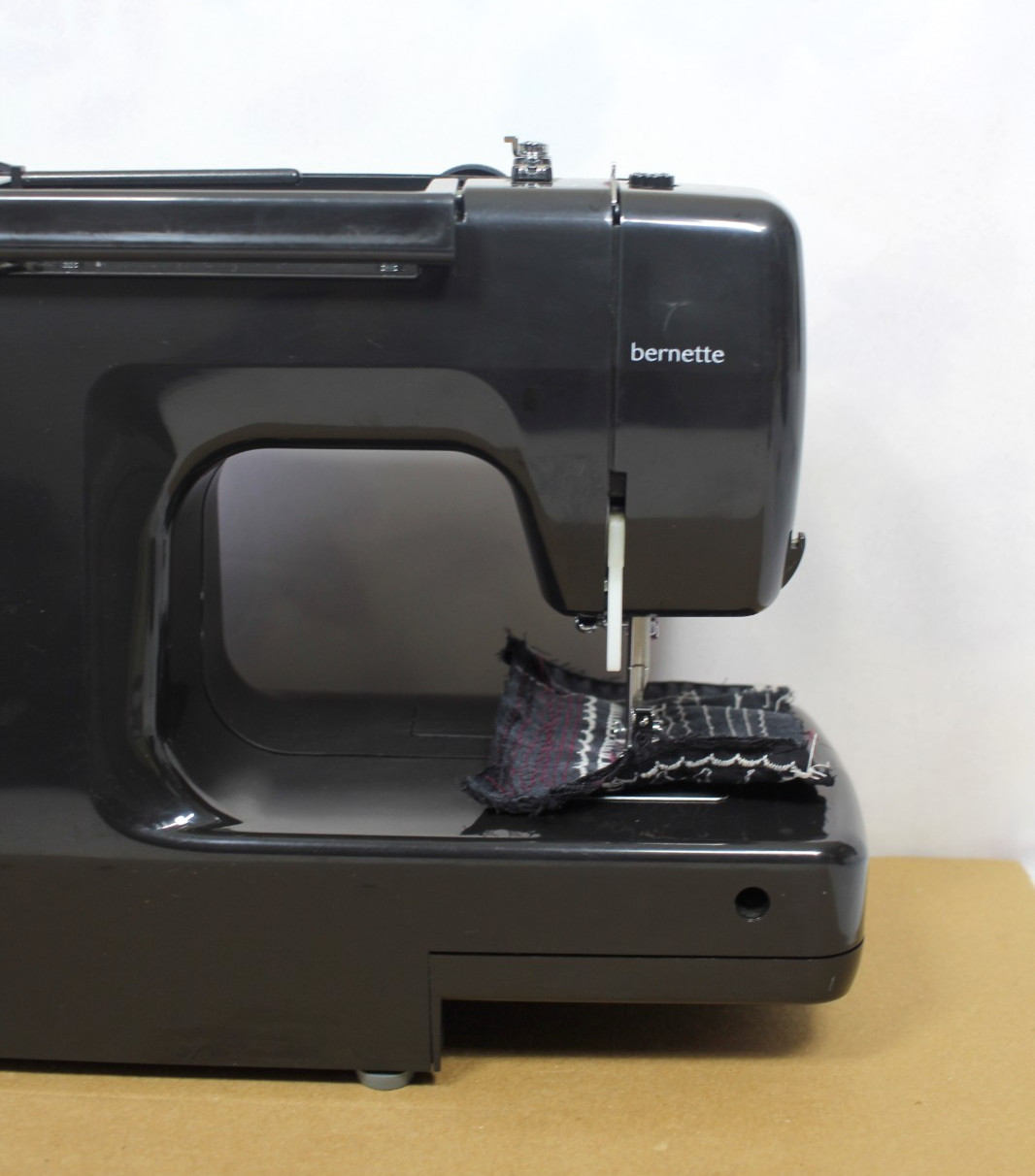 Bernina Bernette Model 46 Sewing Machine TESTED & WORKING READ FULL DESCRIPTION
