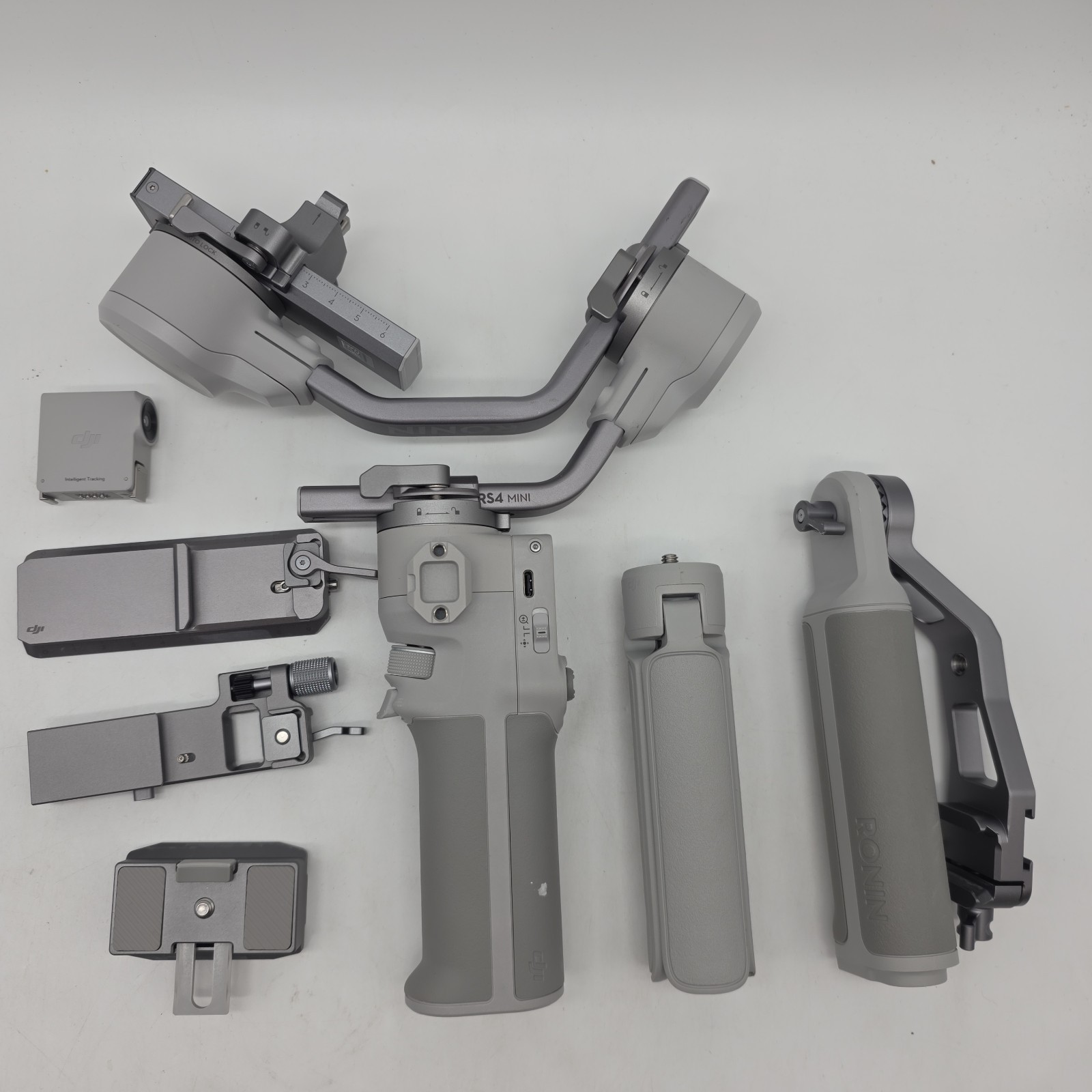 DJI RS 4 Mini Combo 3-Axis Gimbal Stabilizer - Gray CP.RN.00000443.01 NO CABLES