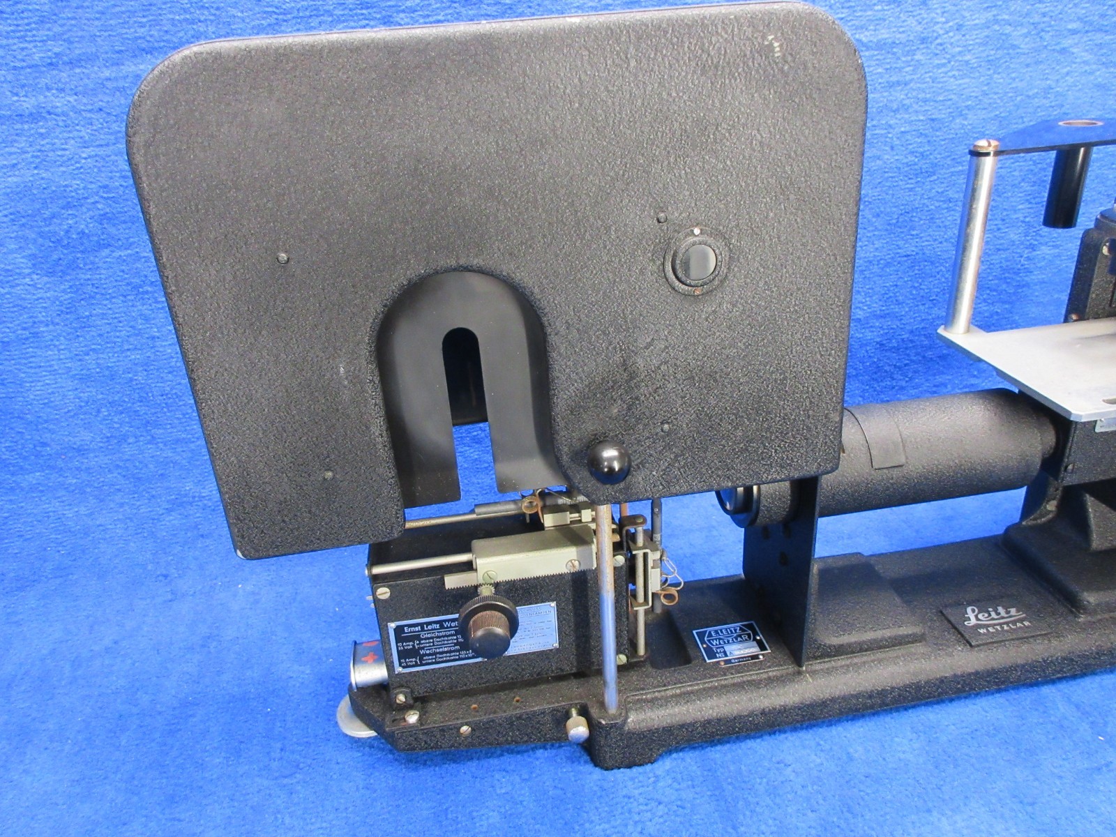 Leitz Wetzlar Carbon Arc Lamp Projector Microscope XI C model - vintage cool!