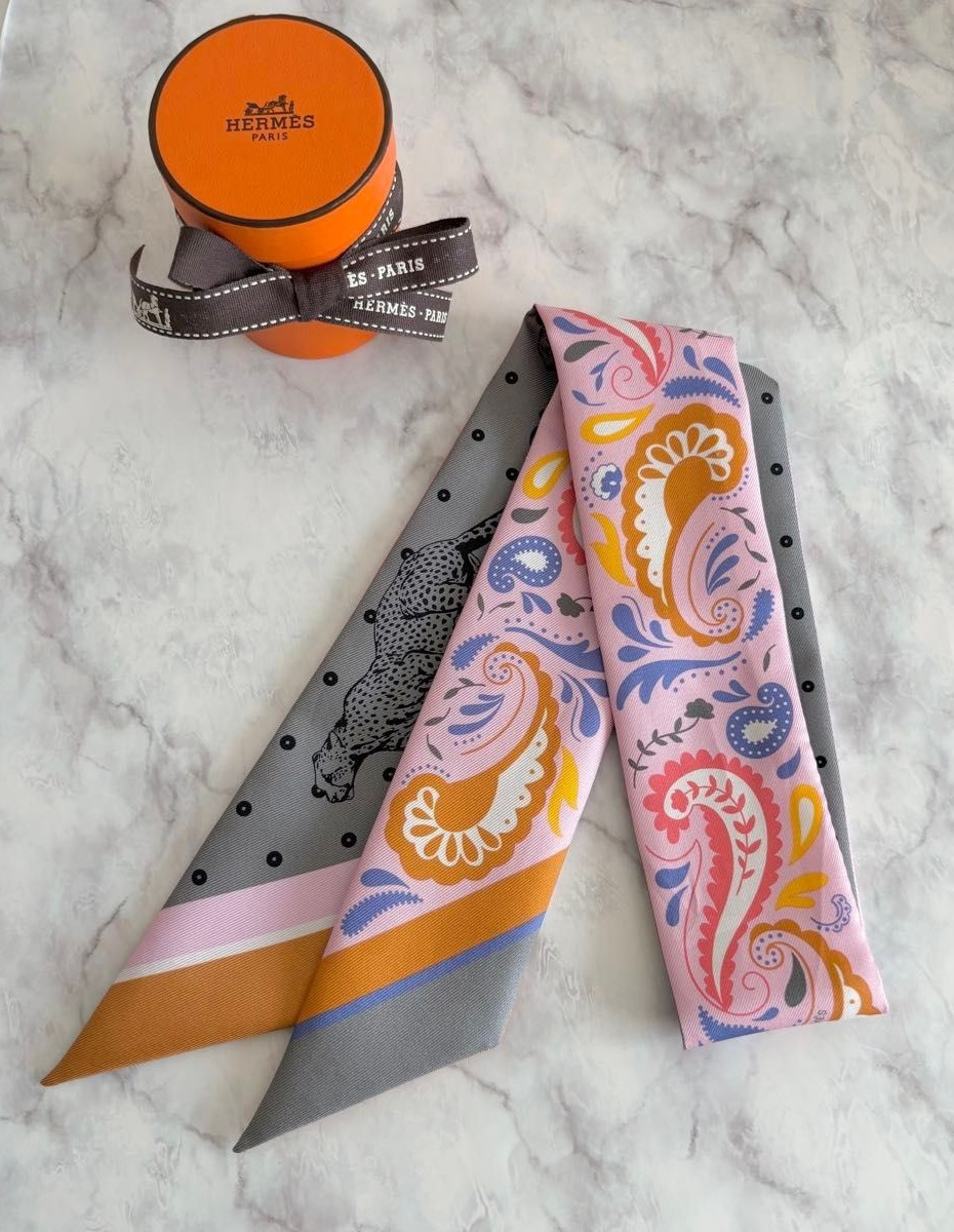 HERMES  Twilly Multicolor 100% Silk  Guepards Bandana w/box