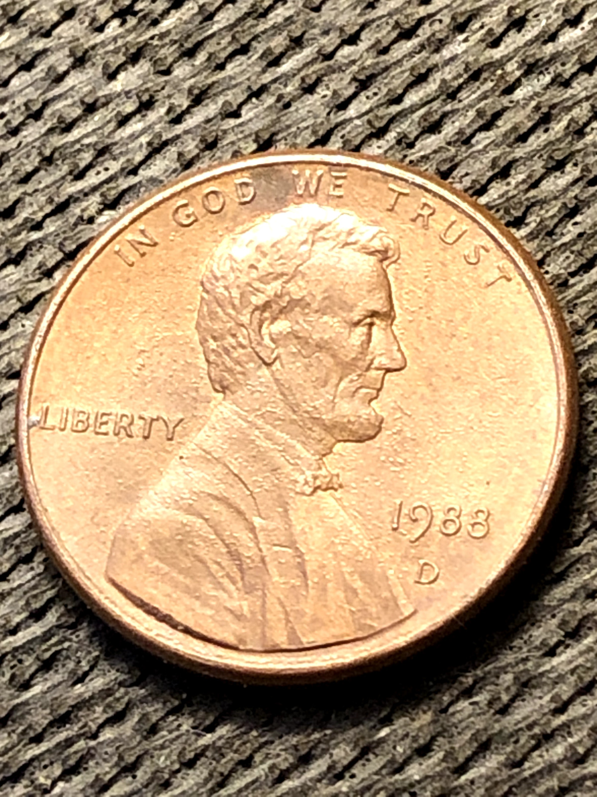 1988 D LINCOLN  ERRORS: STRUCK THROUGH GREASE ES O DIE BLISTERS O/SIDE WIDE A M