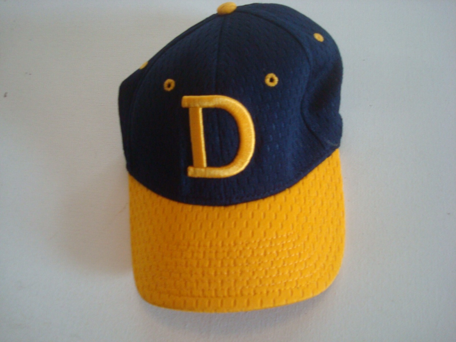BIG D FITTED MEDIUM   DEADSTOCK HAT CAP VINTAGE R2