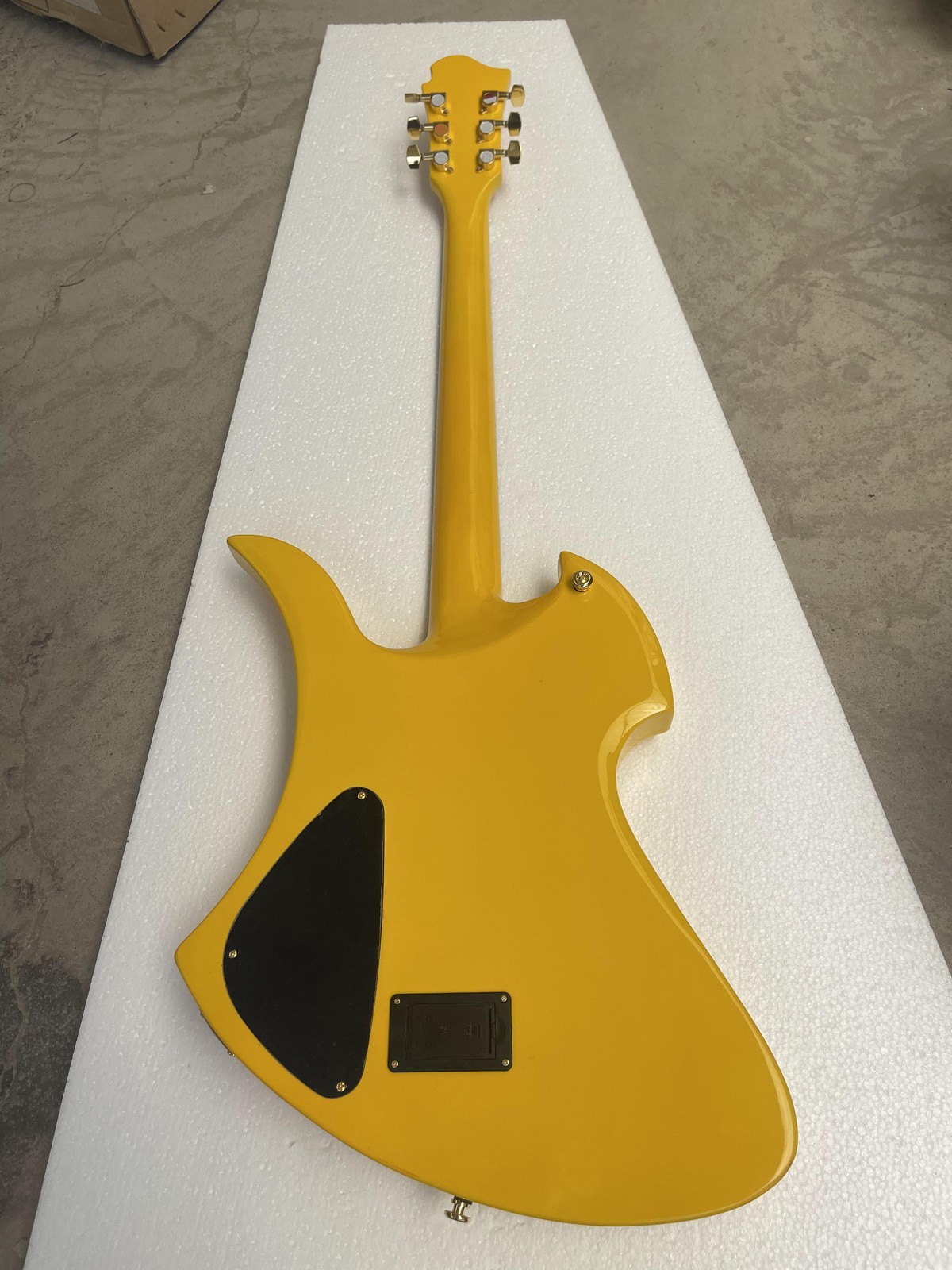 6 String Electric Guitar Yellow Graphic Custom Shape HH Pickup Maple Neck