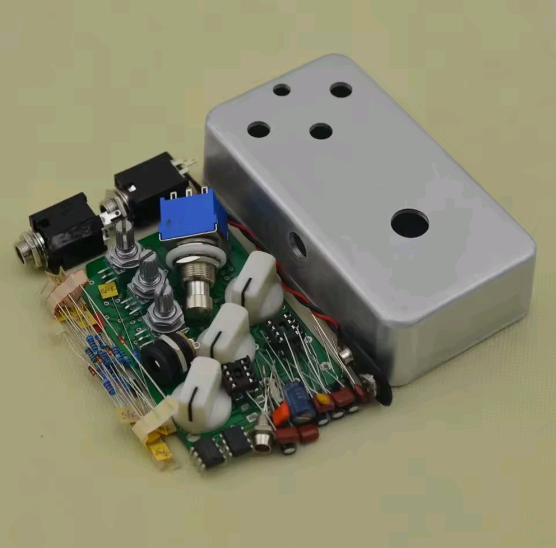 Build-It-Yourself Vintage Fuzz Face Guitar Pedal with Box & Manual
