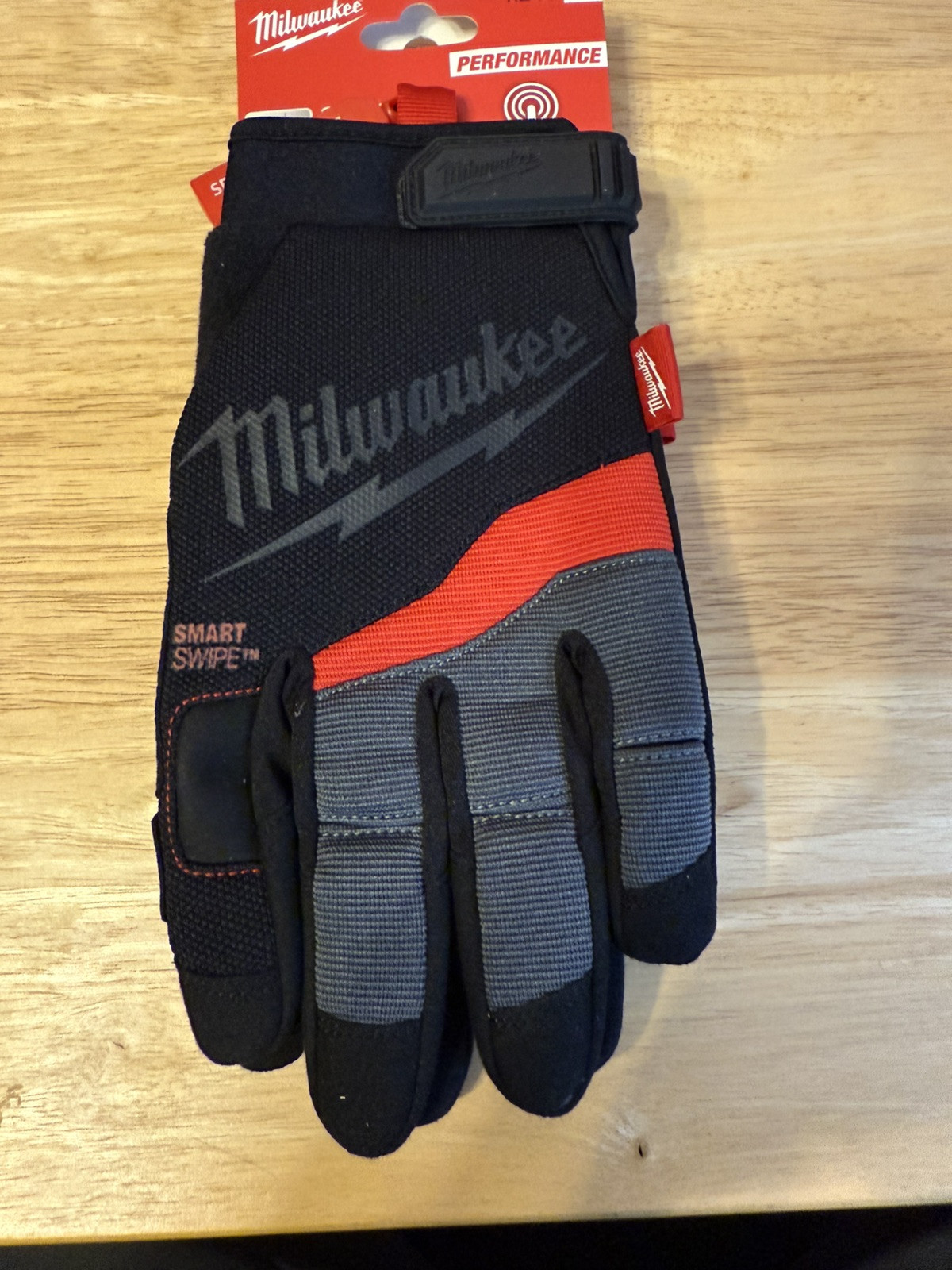 New, Milwaukee Performance Smart-Swipe Gloves XL/TG # 48-22-8723