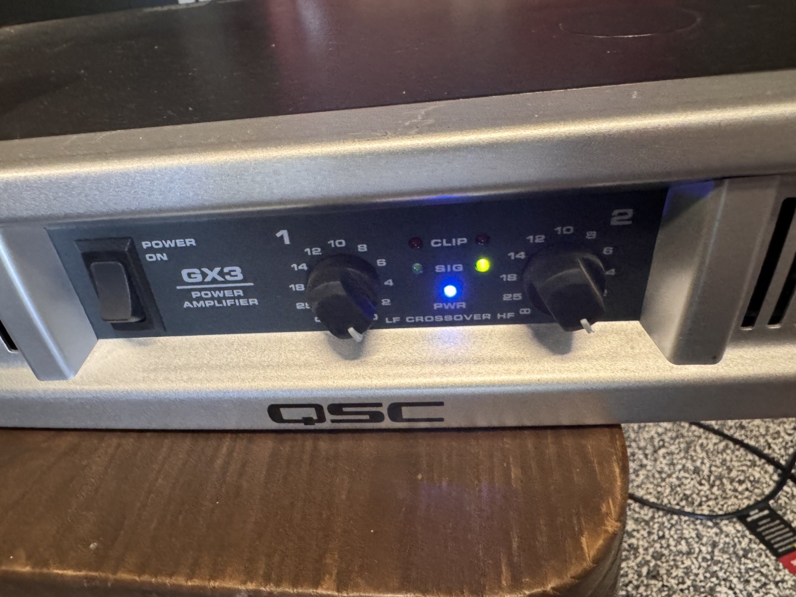 QSC  GX3 Stereo 2- Channel Power Amplifier w/Power Cord - USED