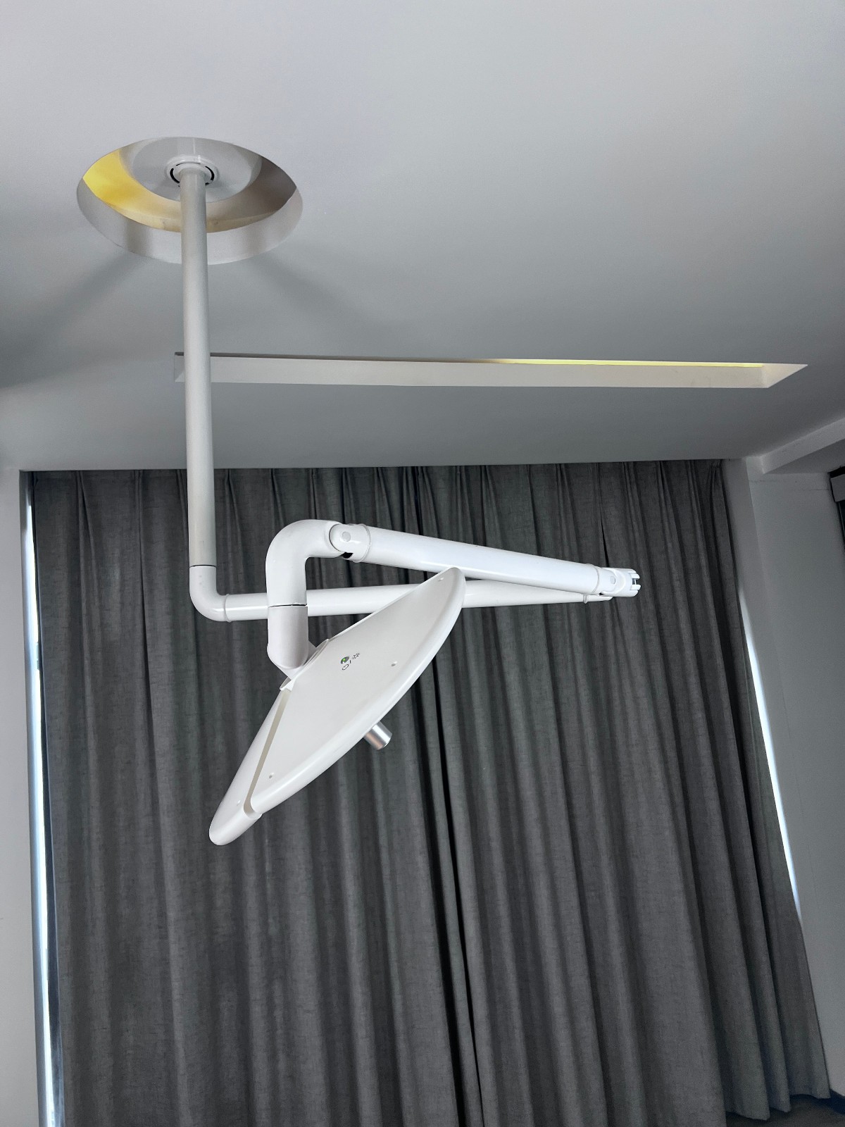 80W Dental 45 Leds Shadowless Surgical Light Ceiling-Mounted Veterinary Light