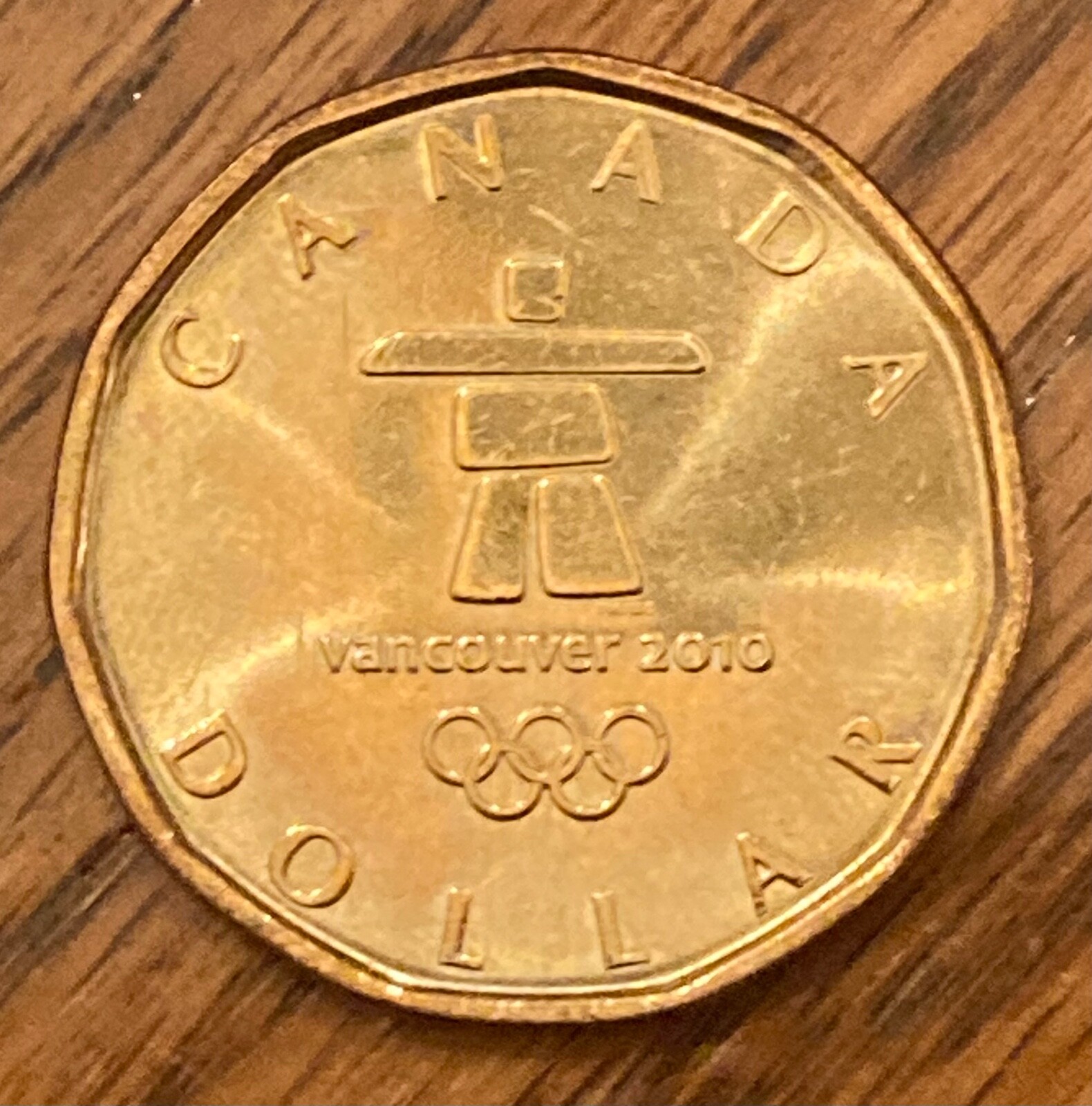 2010 LUCKY LOONIE Canada $1 Loonie **75% off combined shipping**