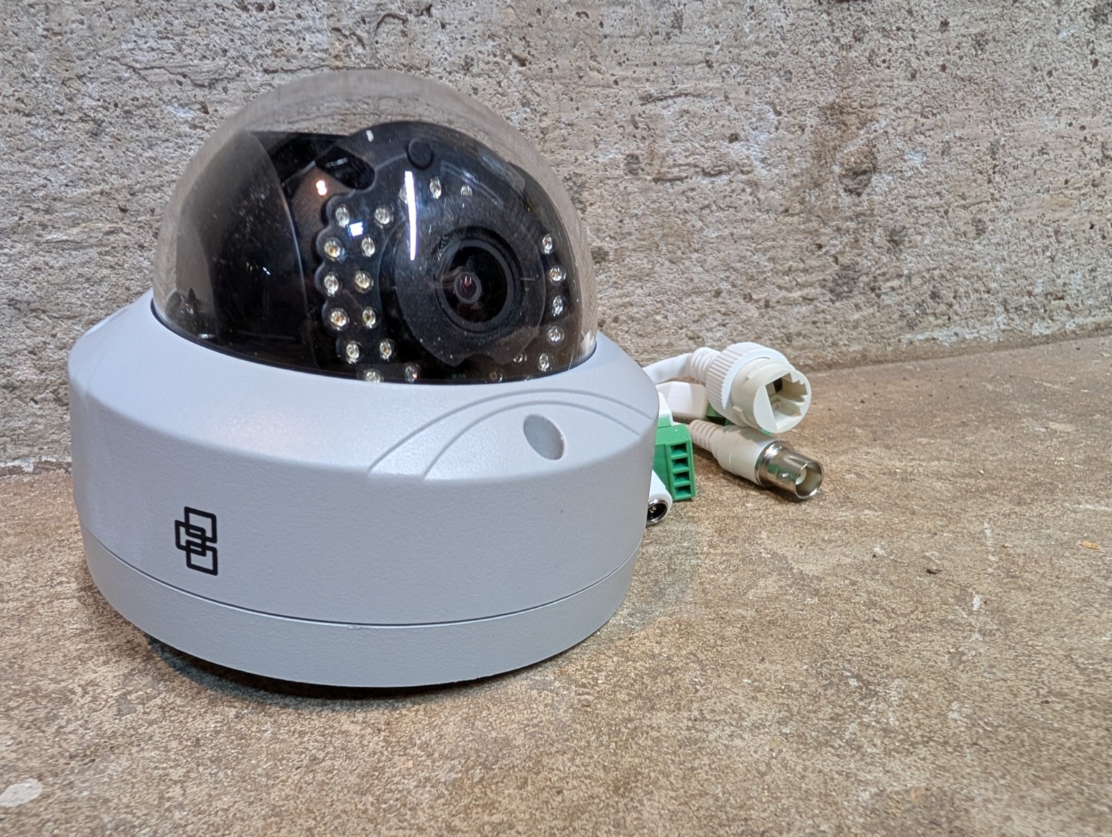 Interlogix TruVision TVD-5302 HD IP Security Dome Camera PoE RESET & TESTED!!