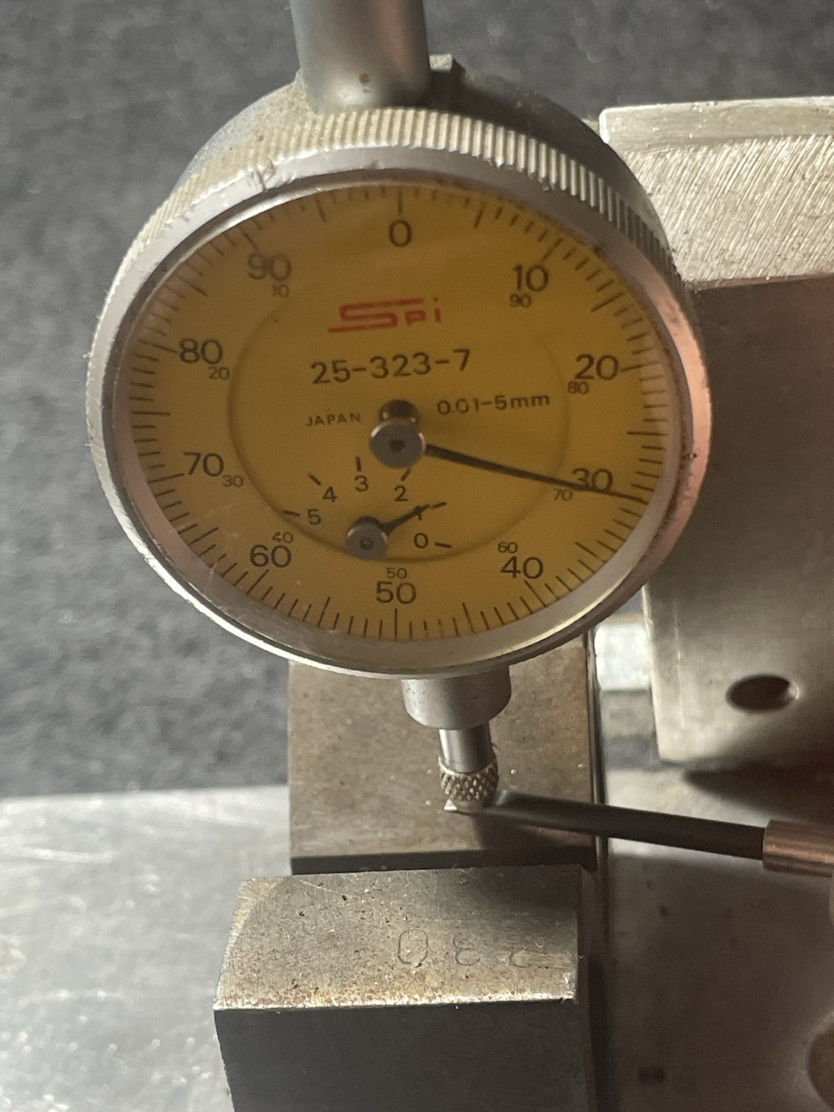 Swiss Precision Instruments SPI Dial Indicator 25-323-7 Metal base & 2 v-blocks