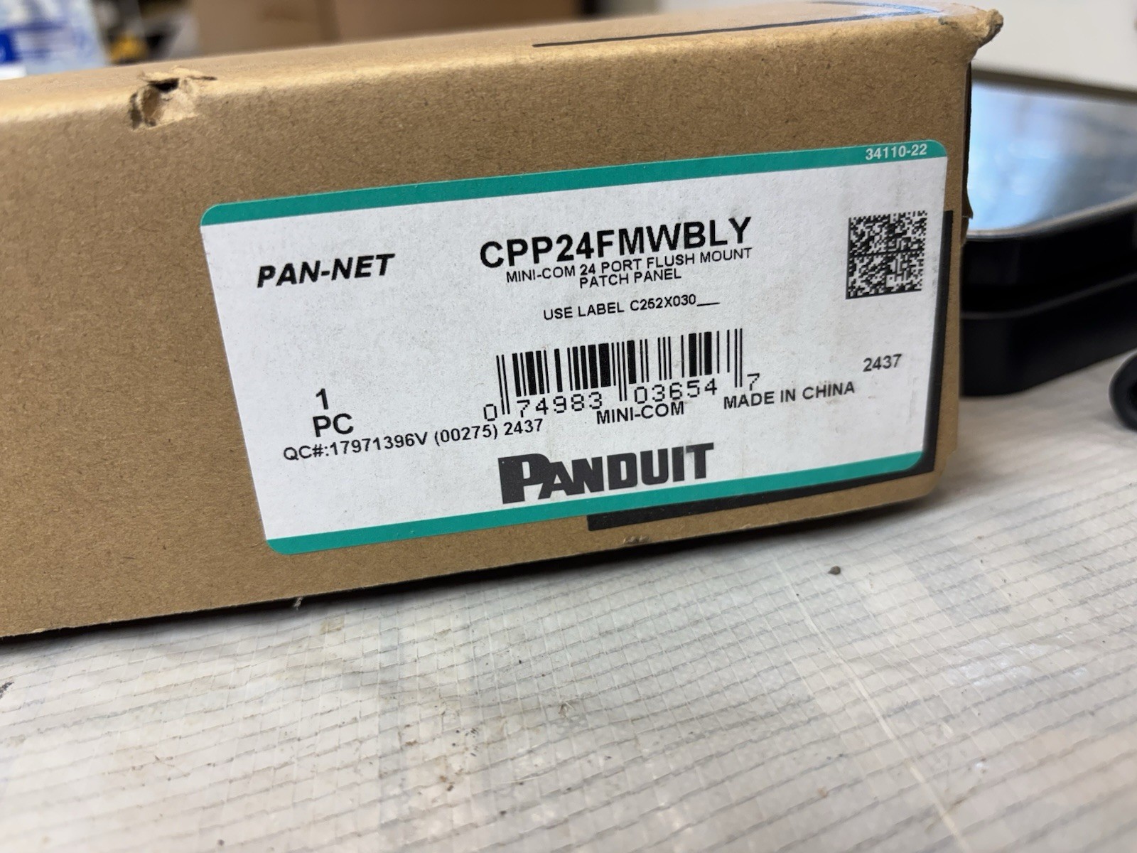 Panduit CPP24FMWBLY Mini-Com 24-Port Flush Mount Patch Panel, Black NOB ~STSI