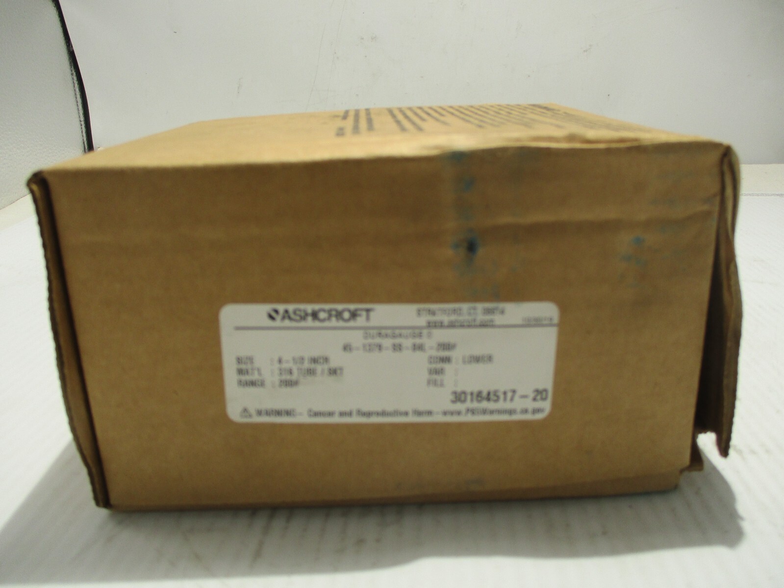 NEW ASHCROFT 45-1379-SS-04L-200 GAUGE 4-1/2"INCH 0-200 PSI LOWER CONNECTION