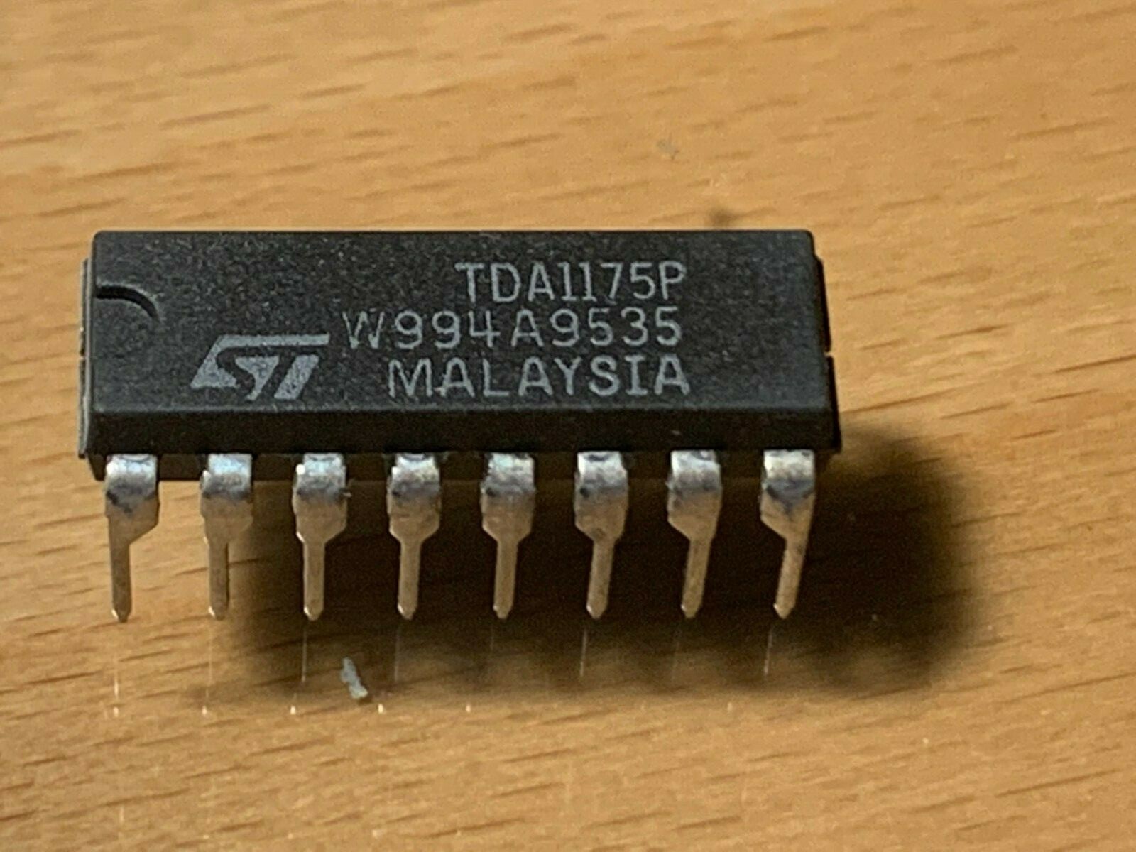 TDA1175P - ST MICRO IC - DEFLECTION VERT LN - 16 PIN DIP.