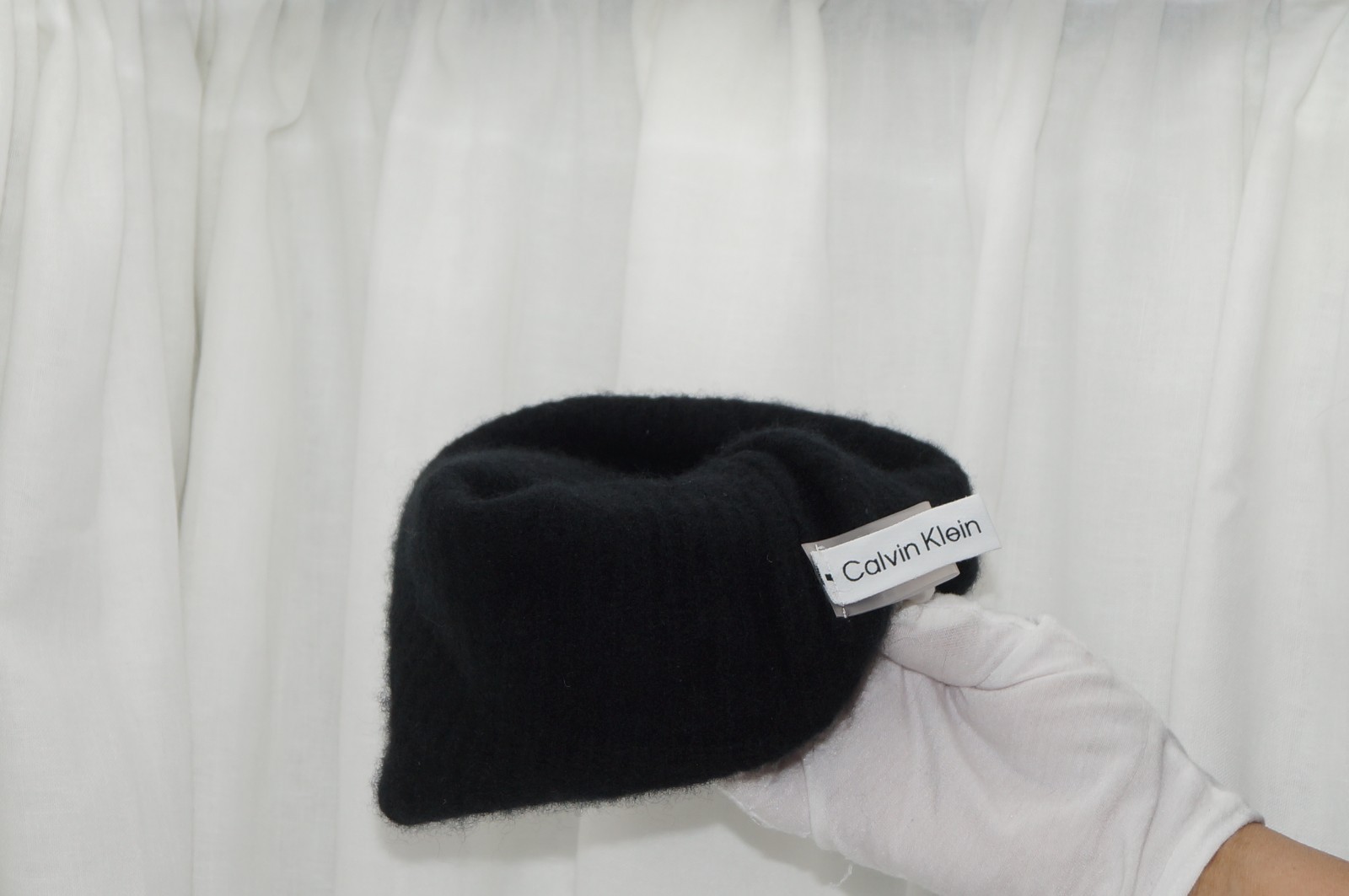 100% Cashmere Calvin Klein Black Cap Beanie