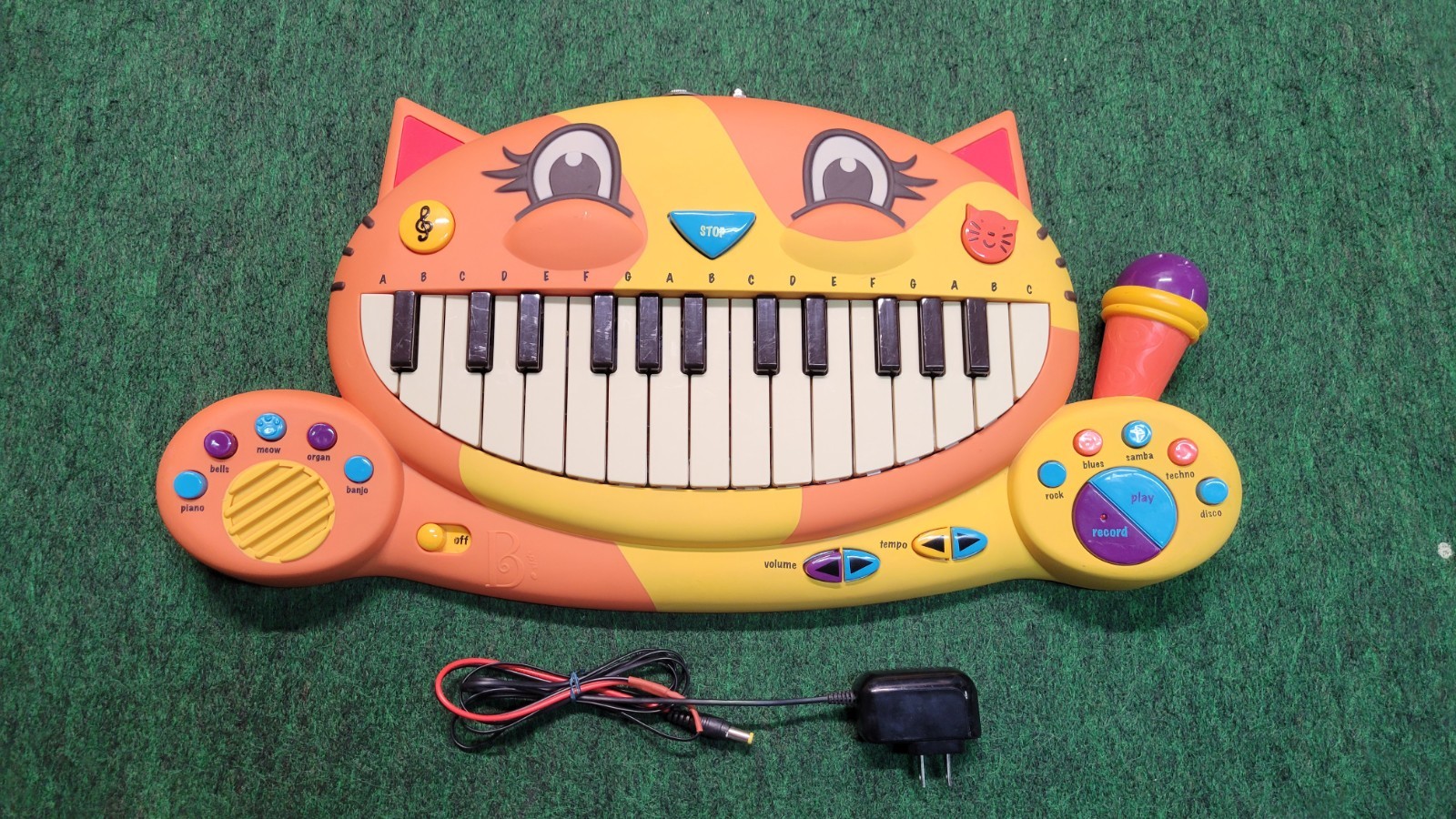 Cat Keyboard Line Out + Power Modded