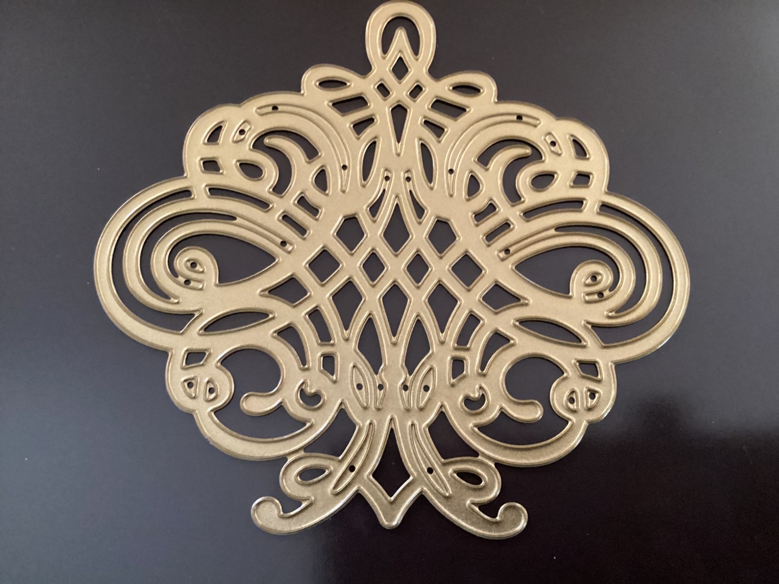 Anna Griffin Mini Festive Flourish Die