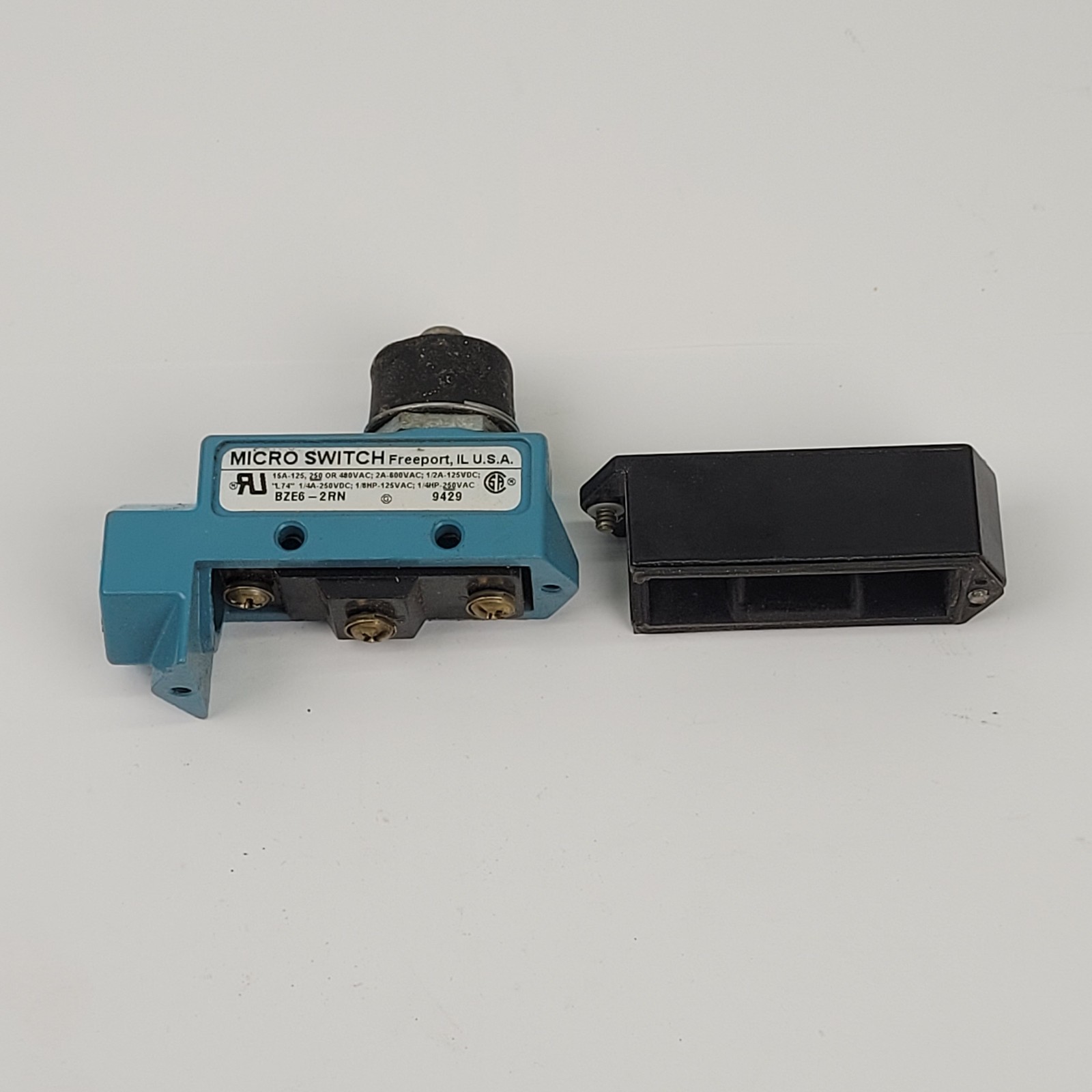 Micro Switch BZE6-2RN Limit Switch, 15A 125/250/480VAC - NEW