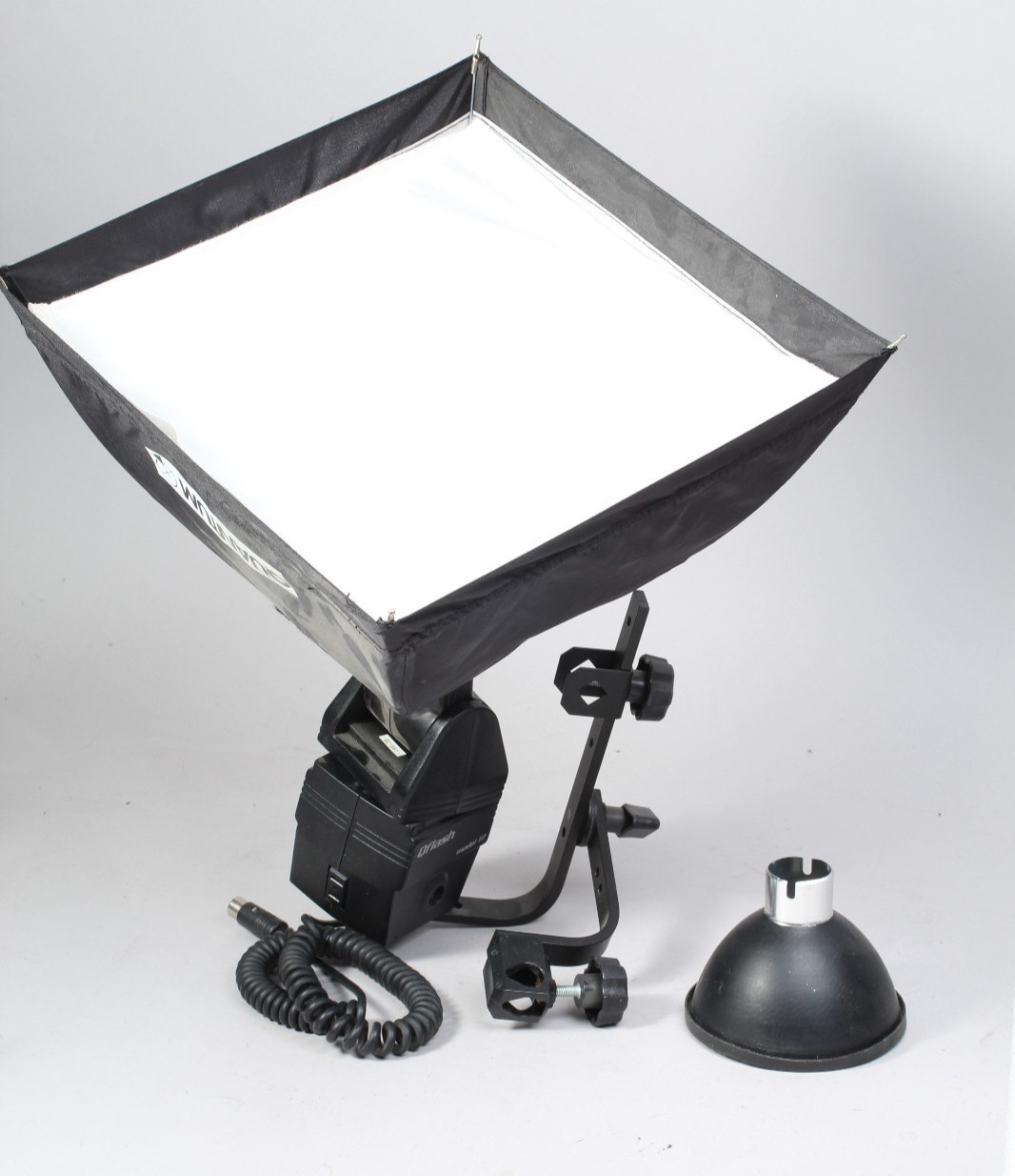 QUANTUM Q FLASH T2 W BULB CORD SOFT BOX REFLECTOR & MOUNT BRACKET TESTED WORKS