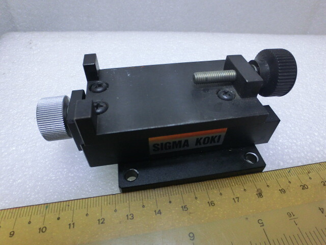 Sigma Koki Precision Linear Stage,1.5cm movement,Top: 4x6.5cm,btm:6x6cm,Use+6425