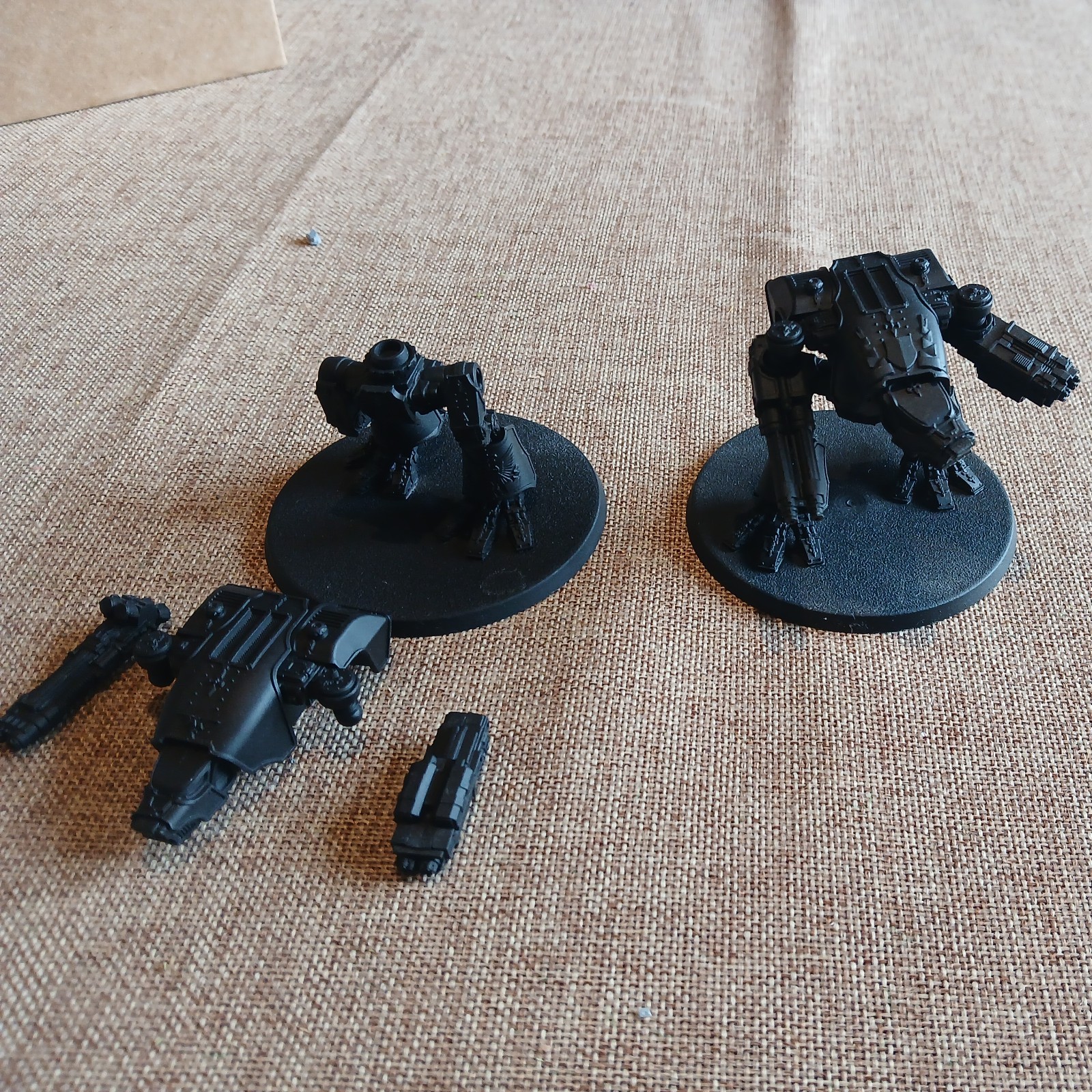 X2 Warhounds Plastic Warhammer Horus Heresy built and sprayed black gw 30k