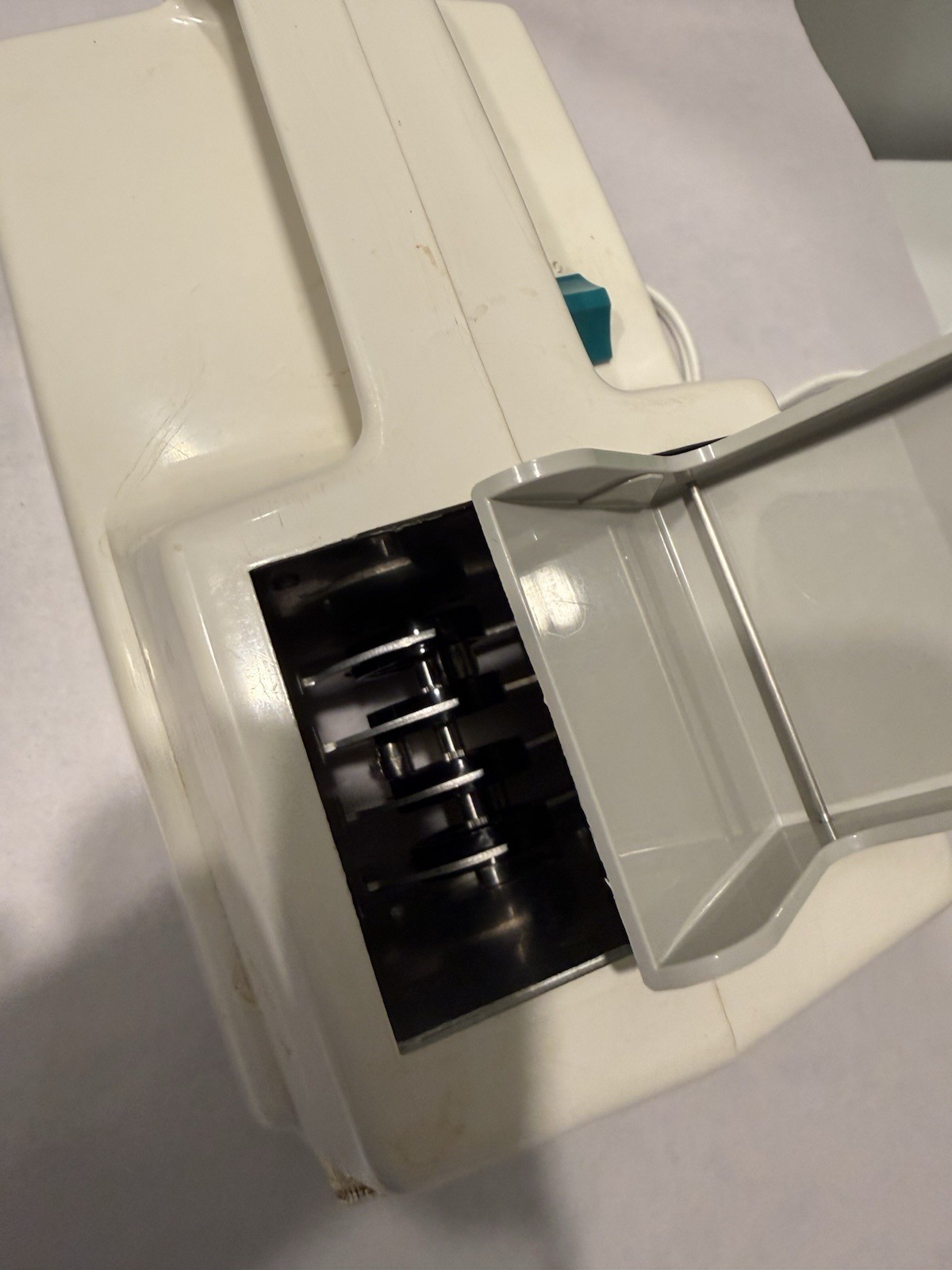 Vtg Retro Oster Snowflake Ice Crusher White Model 551