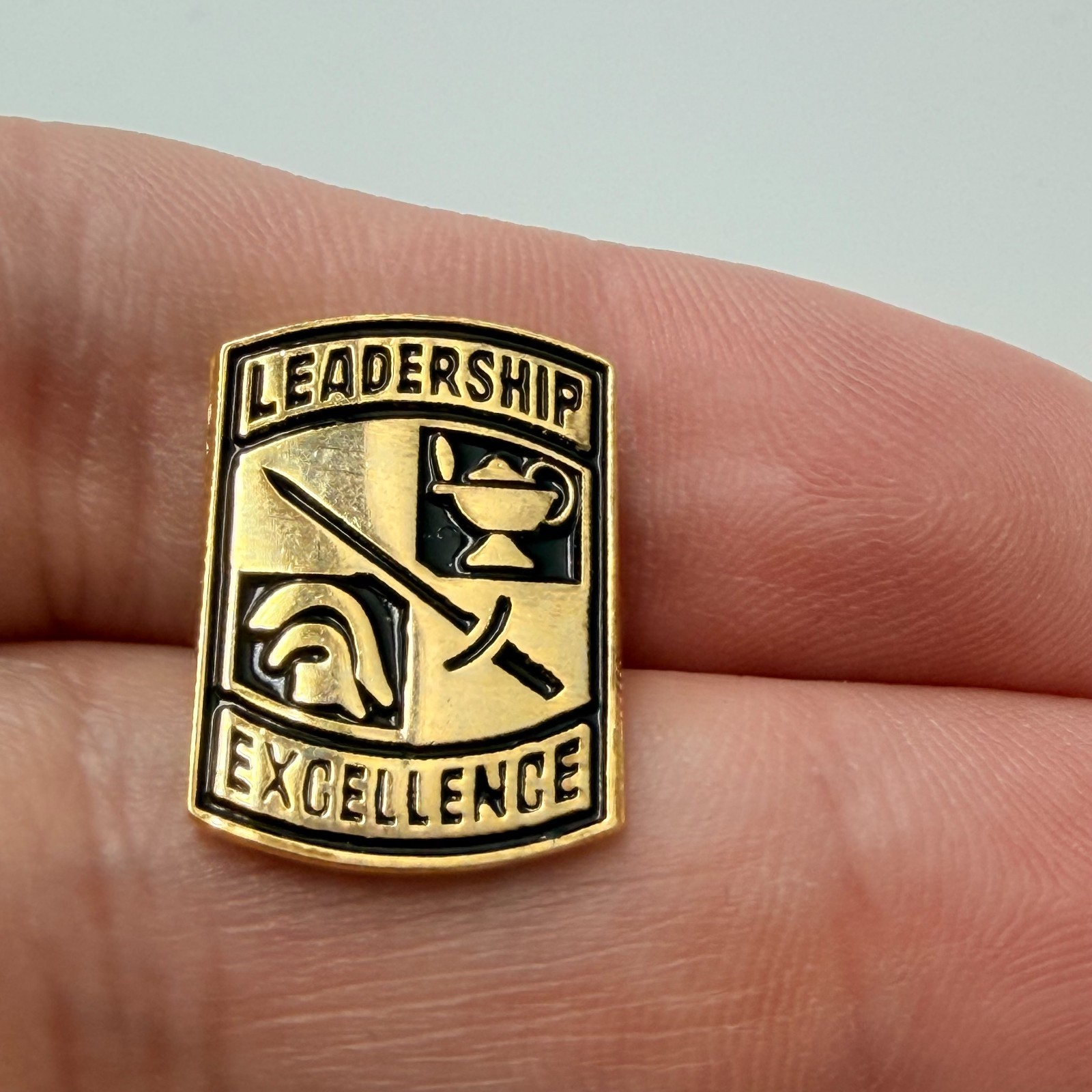 US Army ROTC JROTC Leadership Excellence Lapel Pin Tie Tack Military Vintage