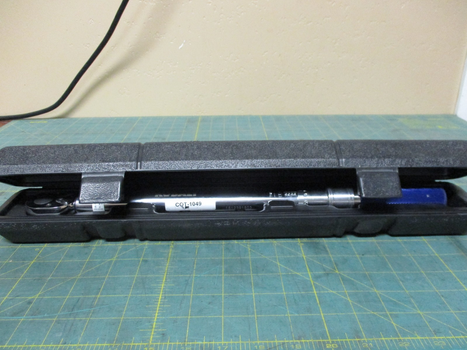 HAND TOOLS * TORQUE WRENCH * KOBALT * 337333 * 3/8 DR * 20-100 FT LB