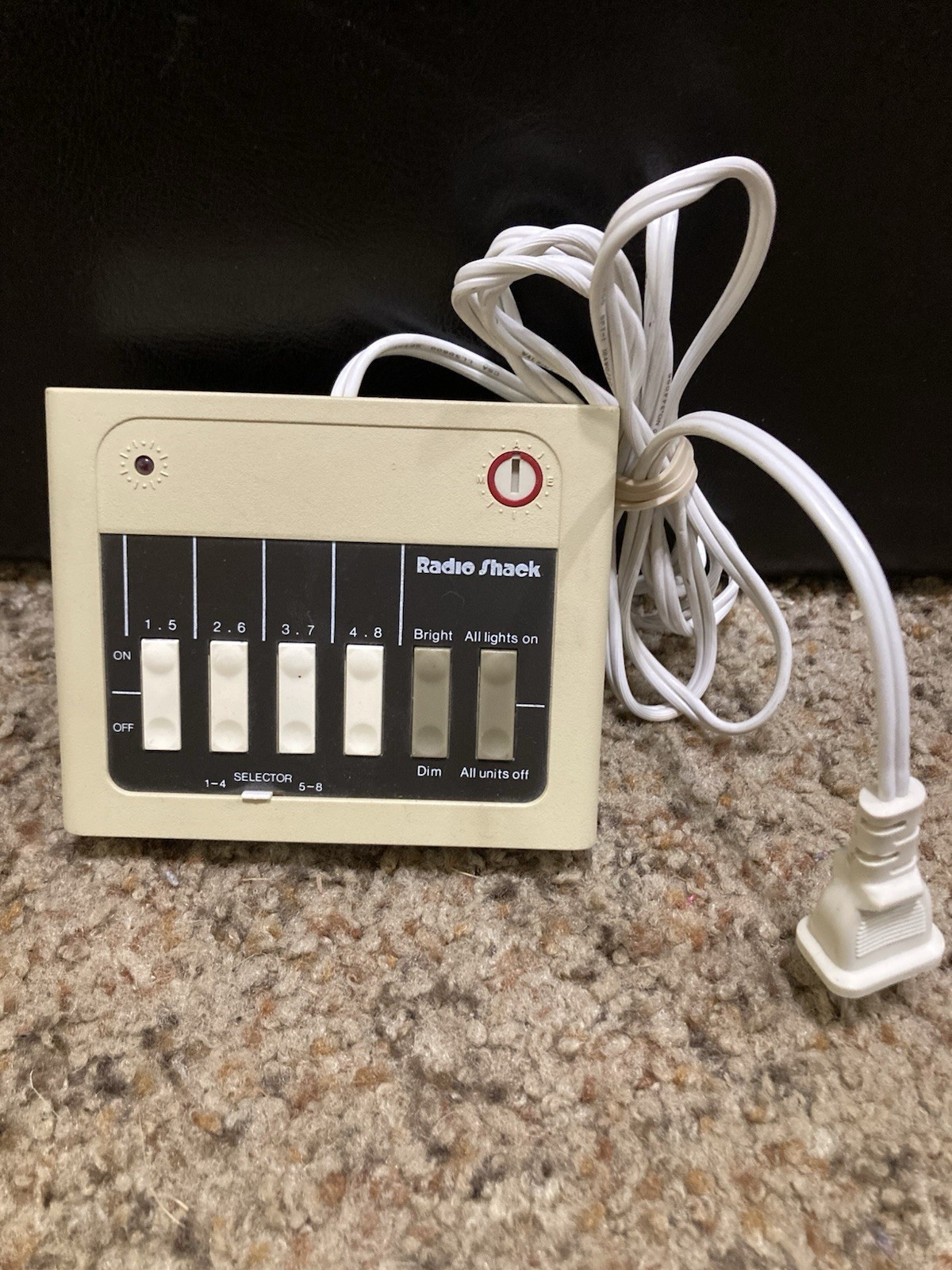 Radio Shack Plug 'n Power X11 - Mini Remote Control Center 61-2677B