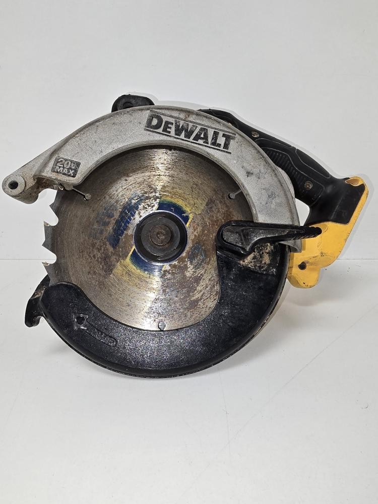 20V MAX Cordless 6.5 in. Sidewinder Style Circular Saw (Tool Only) (P08037527)