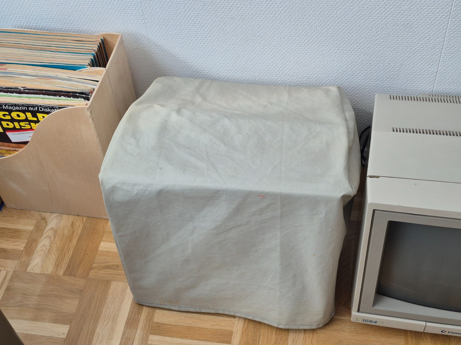 ✅ Monitor Cover ⭐ Excellent ⭐ 1084 / 1084S Commodore and others