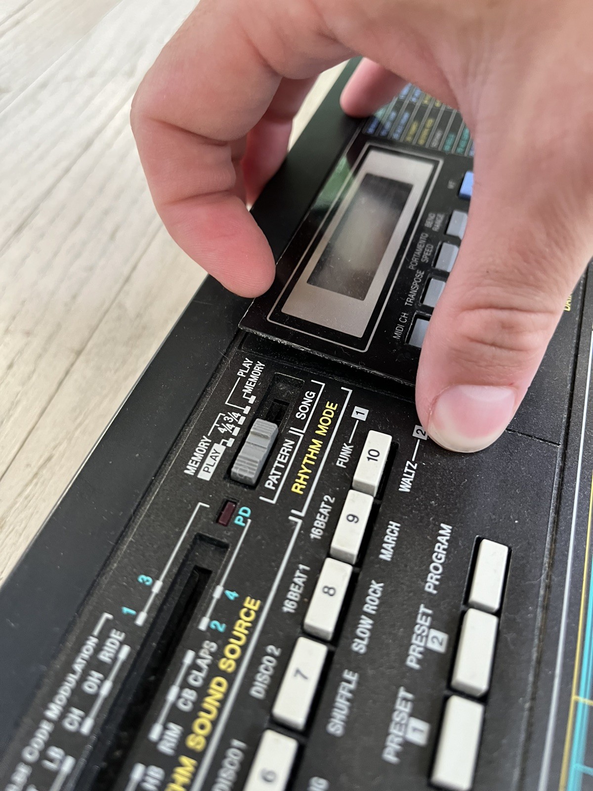 Casio CZ-230S Phase Distortion Synthesizer Keyboard READ