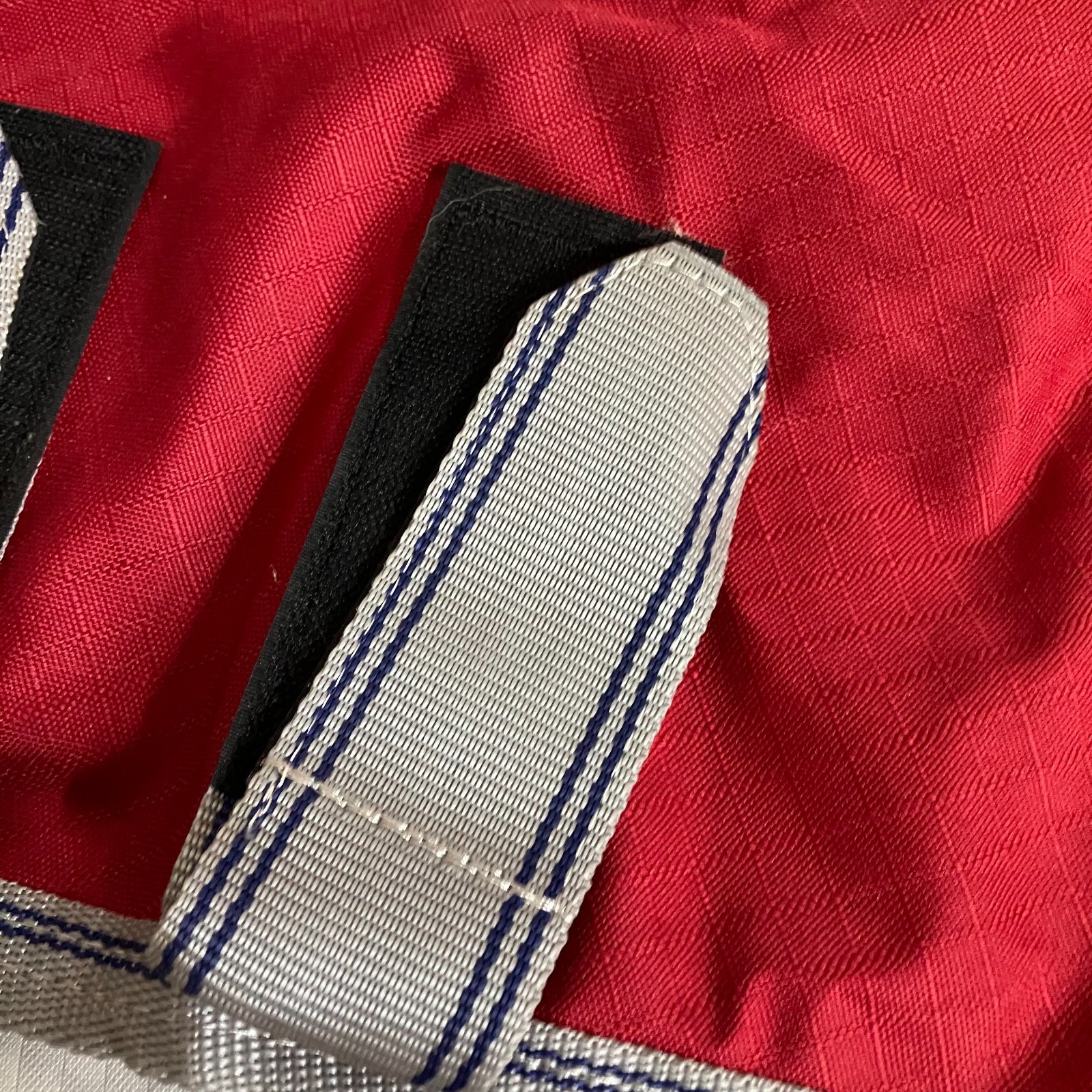 WeatherBeeta ComFiTec Classic Neck Rug Lite Size Warmblood Red/Silver/Navy