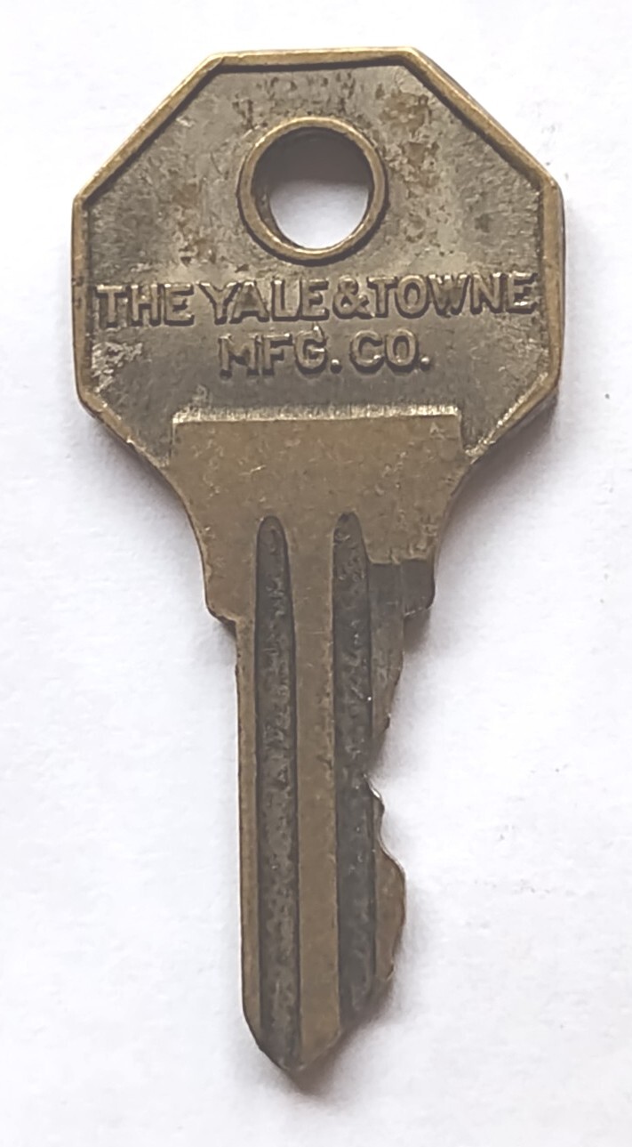 Vintage Key Yale Junior HX116 Appx 1-5/8" Replacement Locks Steampunk