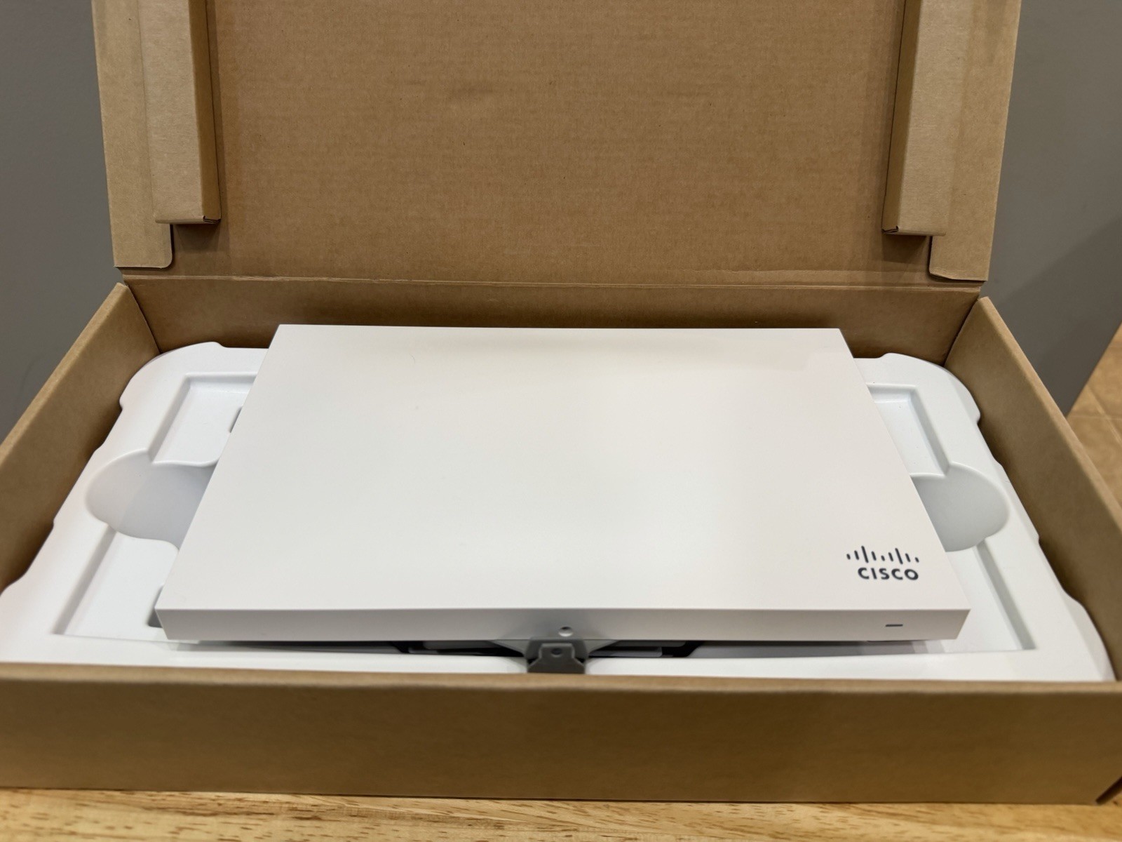 Lot Of 3 MR42-HW Meraki Cloud Managed Wireless Access Point w/ Mounting Kit