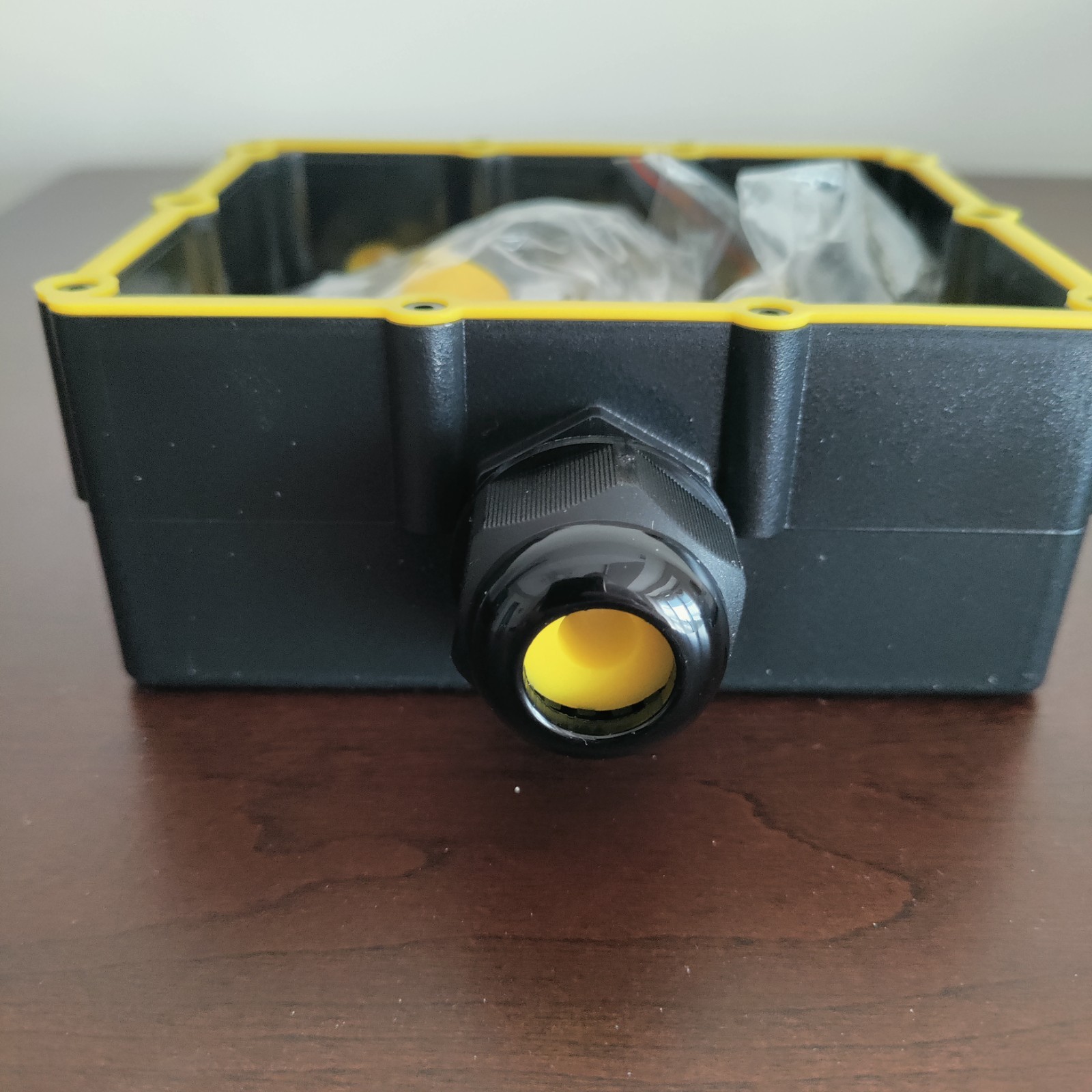 NEW M686 IP68 Waterproof Junction Box, 4-Way Outdoor Cable Connectors