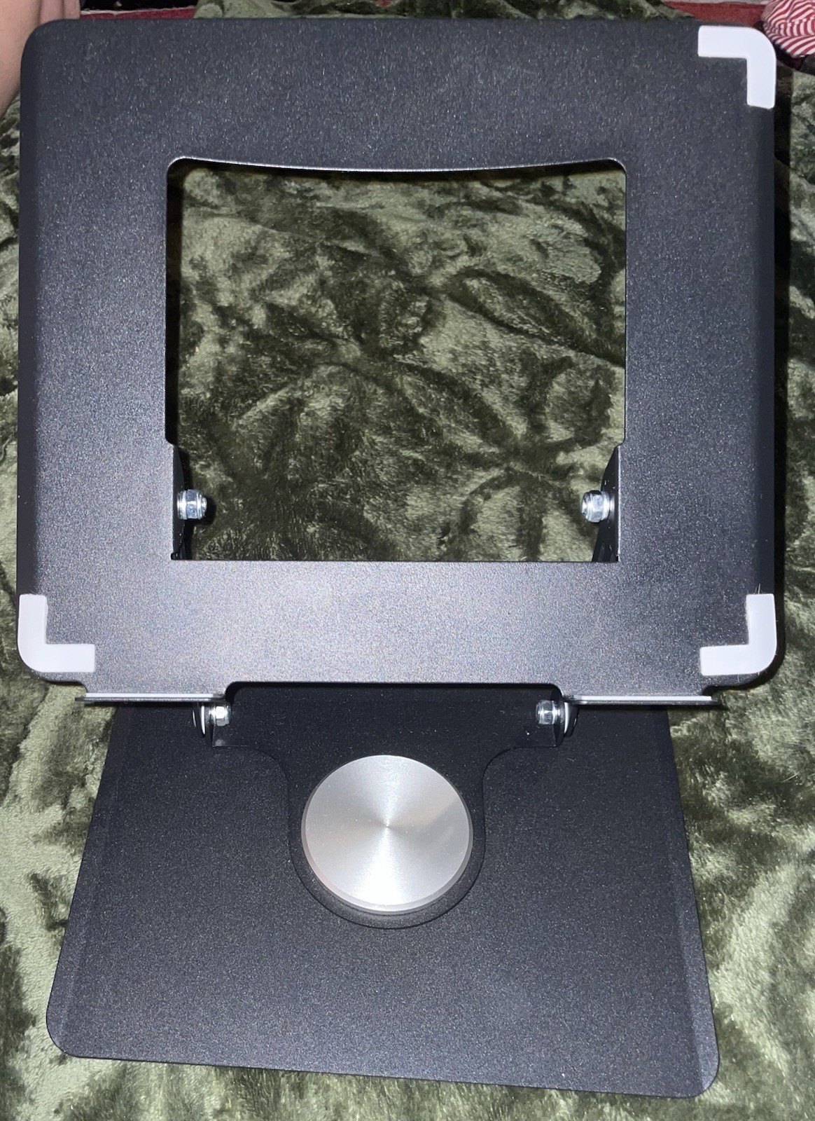 New Adjustable Metal Laptop Stand For Laptops And Tablets