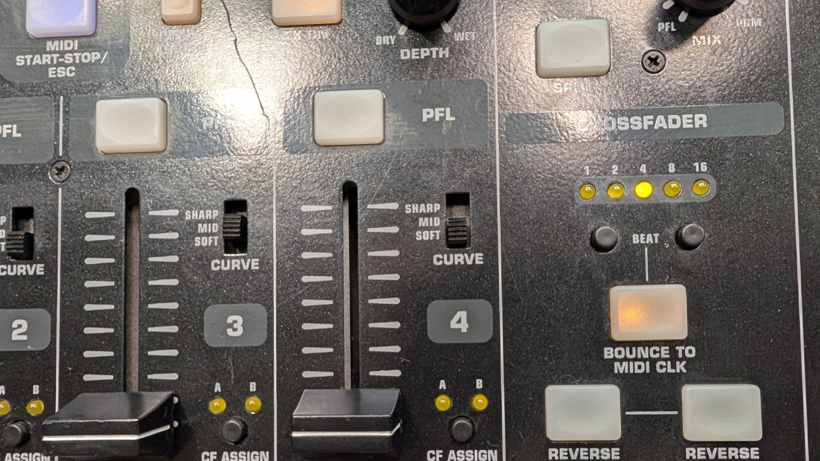 Behringer DDM4000 Digital DJ Mixer 4-Channel USB Tabletop Echo Reverb Filter