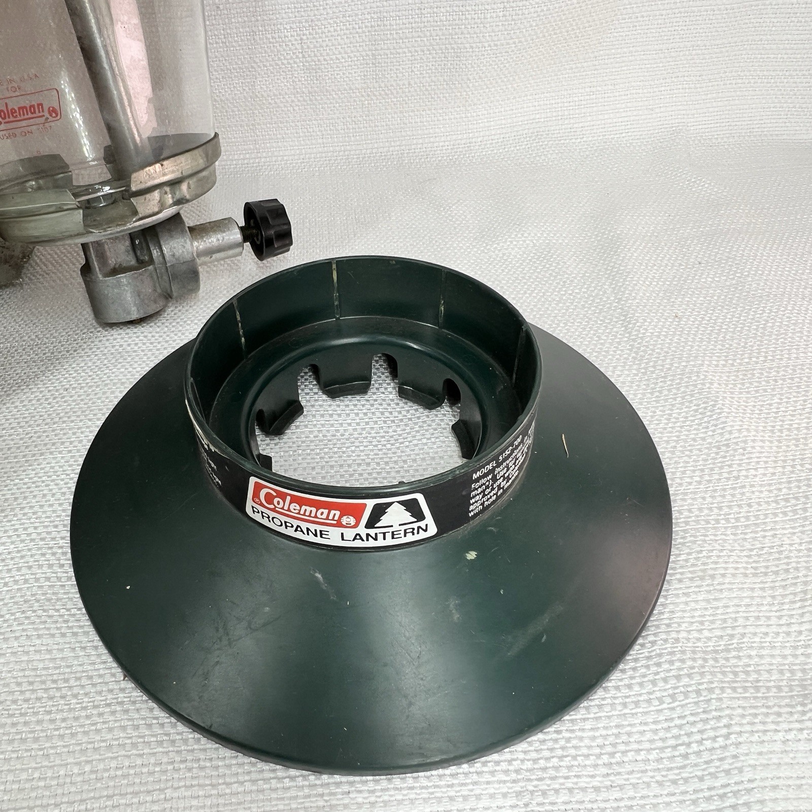 COLEMAN Propane Lantern Two Mantle 5152-700 5152 UNTESTED