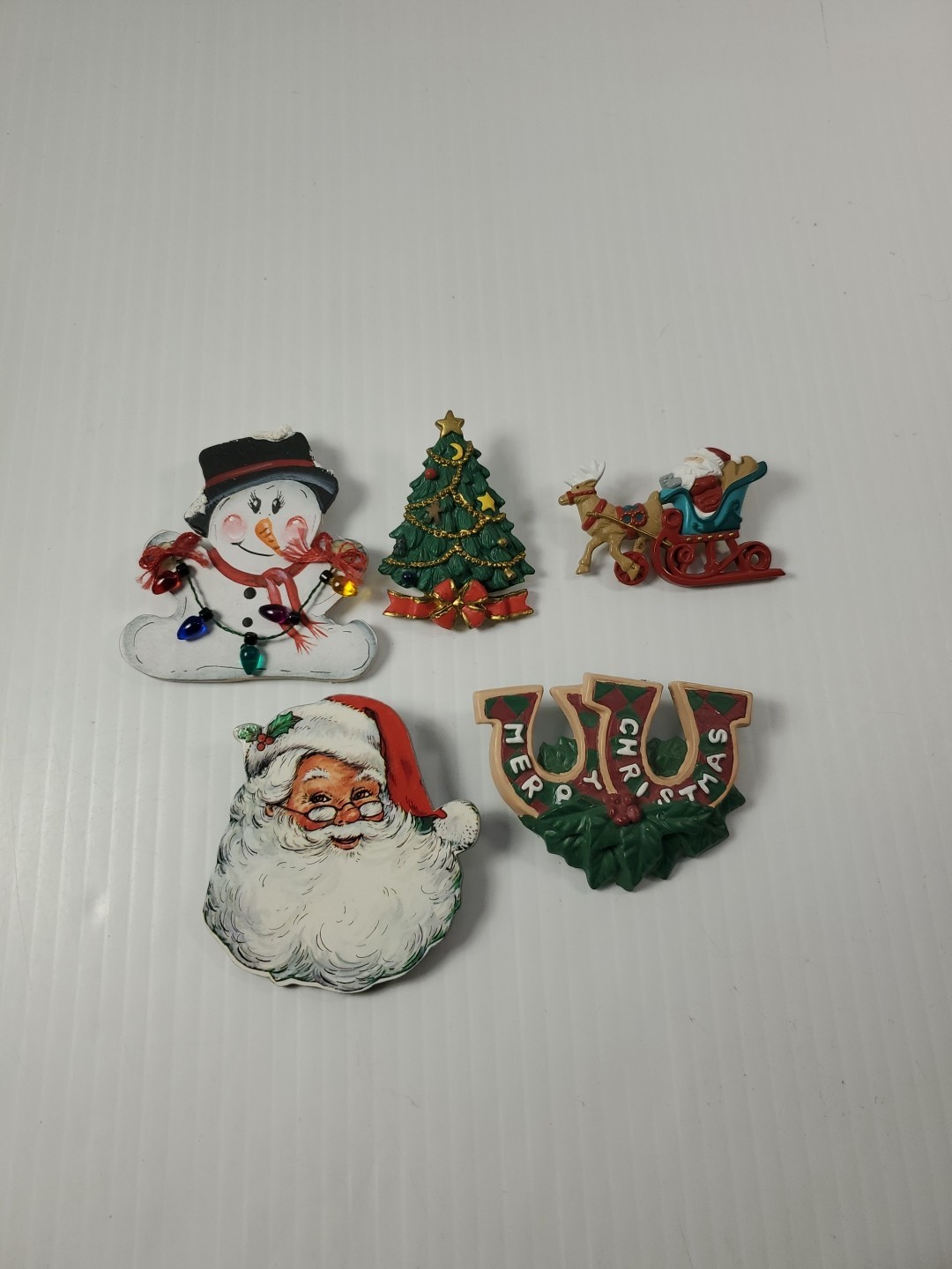 Lot Of 5 Christmas Pins & Brooches