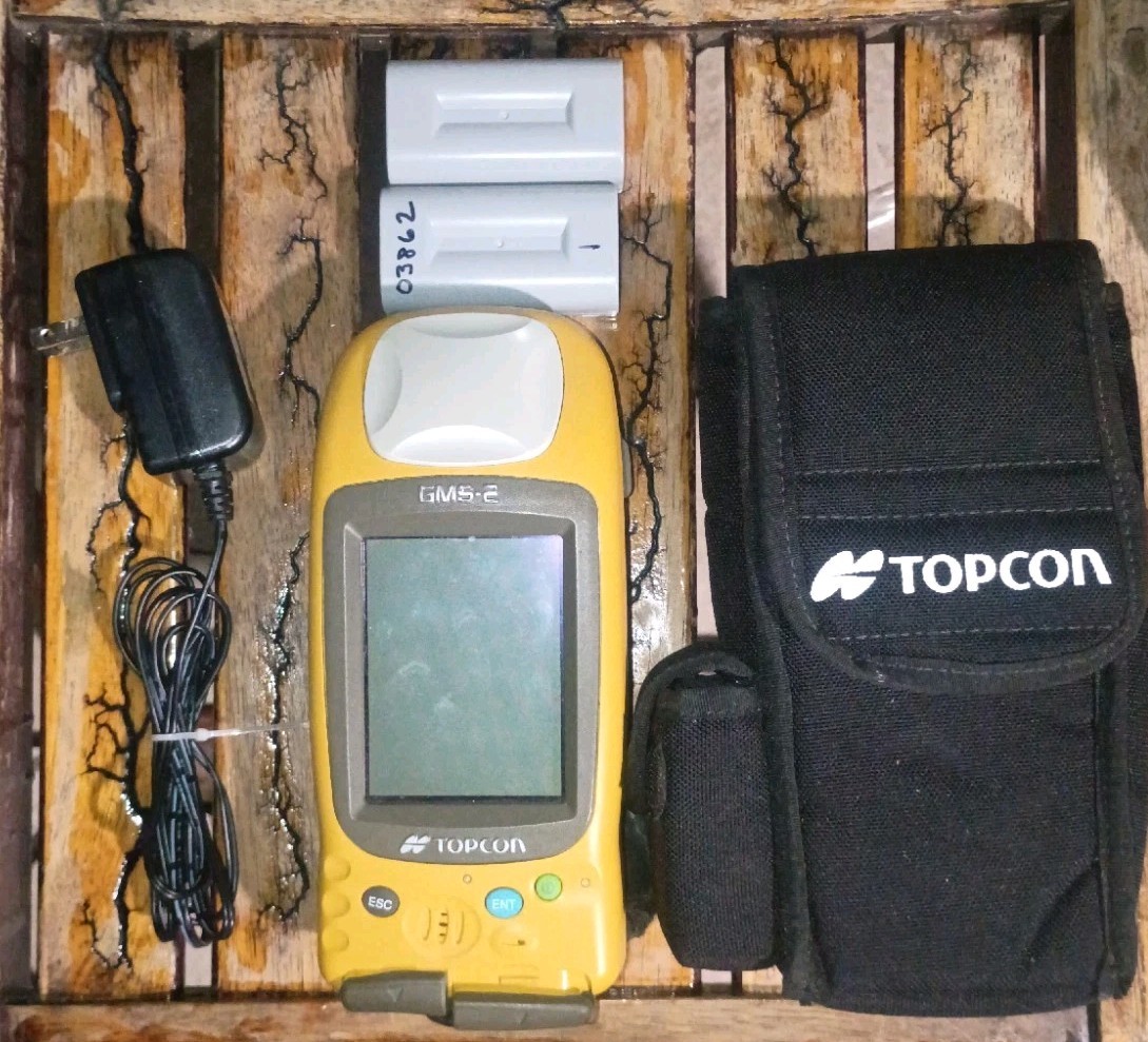 TOPCON GMS-2 GIS Receiver, 3 Batteries, Soft Case, Stylus & Charger. Powers On