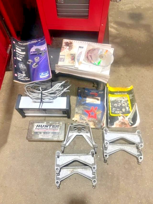 Hunter P 411M wheel alignment machine WITH EXTRA PARTS, MANUAL Read Description!