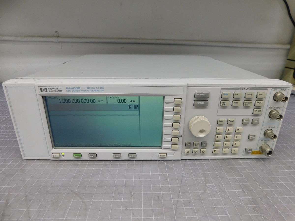 HP E4400B ESG SERIES SIGNAL GENERATOR 250 KHZ-1GHZ. M5750