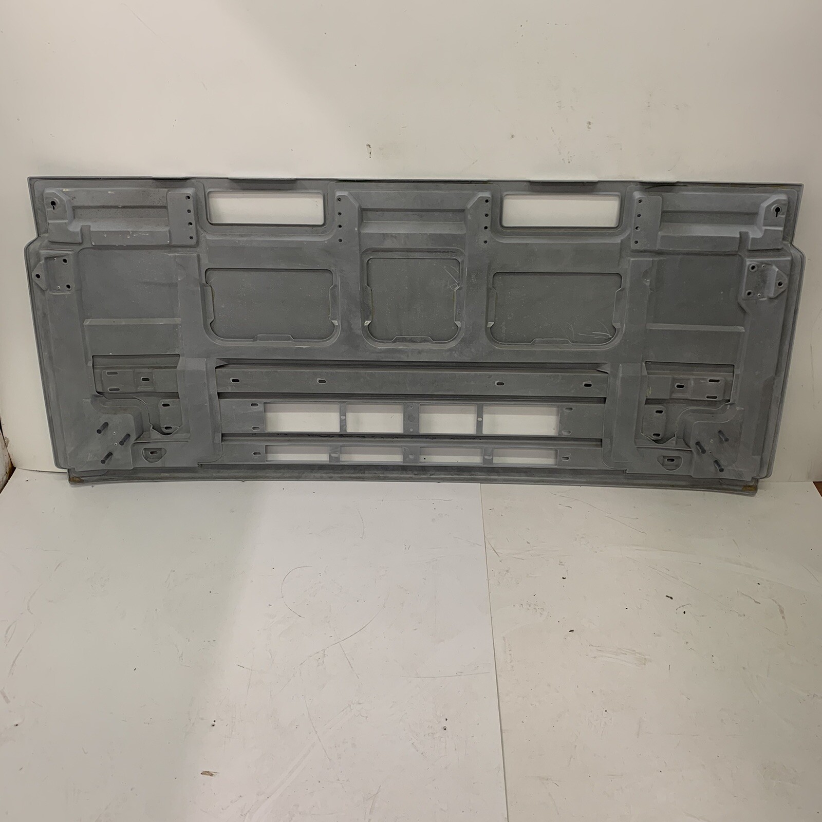 Genuine IVECO FRONT GRILL 504110983 NEW
