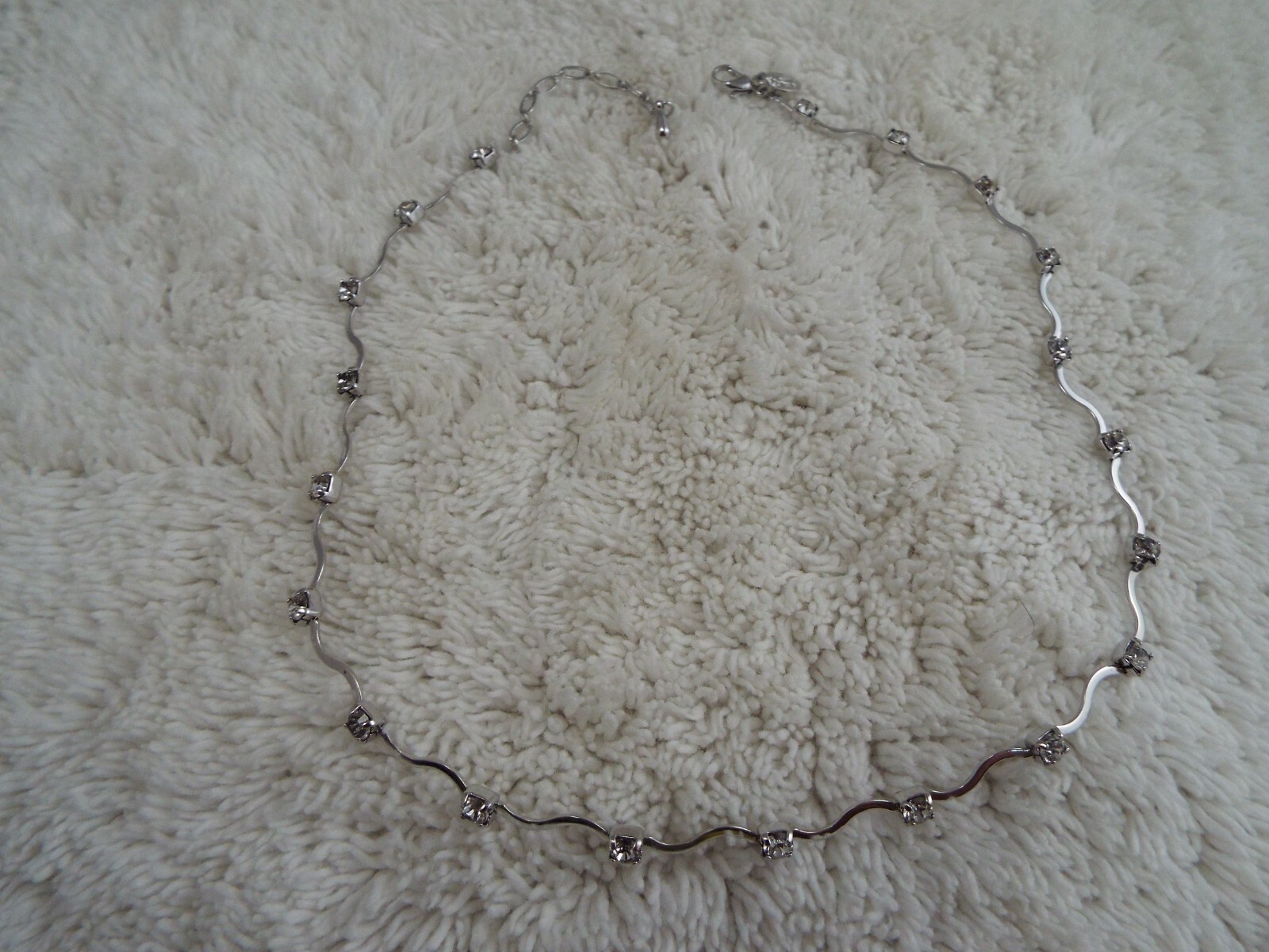 JOAN RIVERS Silvertone Rhinestone Necklace (C26)