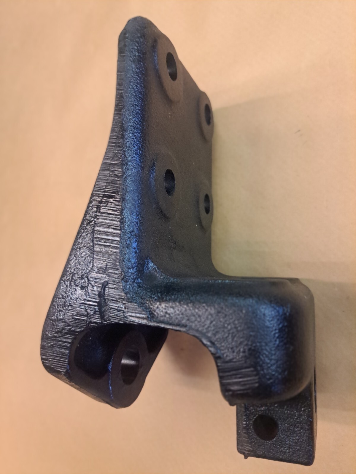 INTERNATIONAL  484082K1 LEFT FRONT SPRING BRACKET HANGER 4800 4X4 1998 1999 +