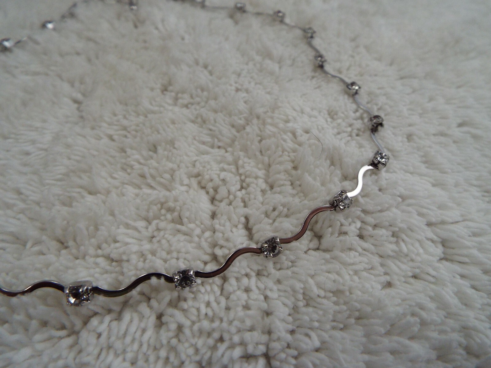 JOAN RIVERS Silvertone Rhinestone Necklace (C26)