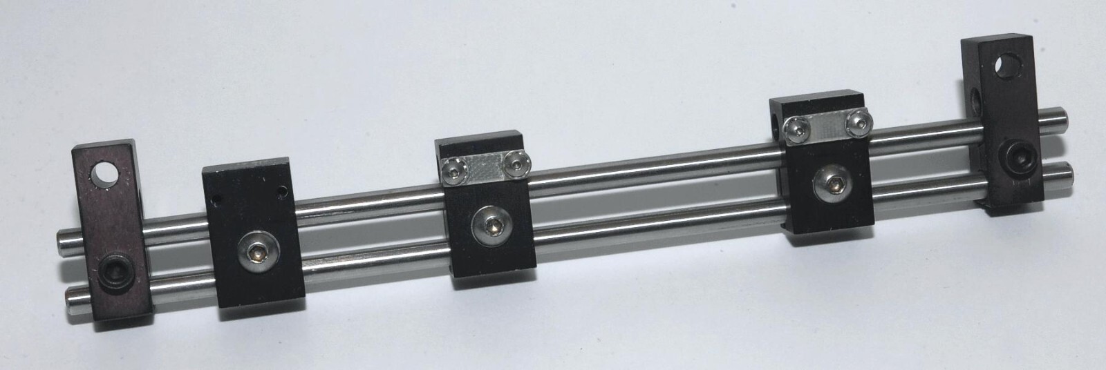 (1) PARKER LIMIT SWITCH MOUNTING RAIL, 3 SWITCH CARRIERS 8" RANGE, RAILS XY XYZ